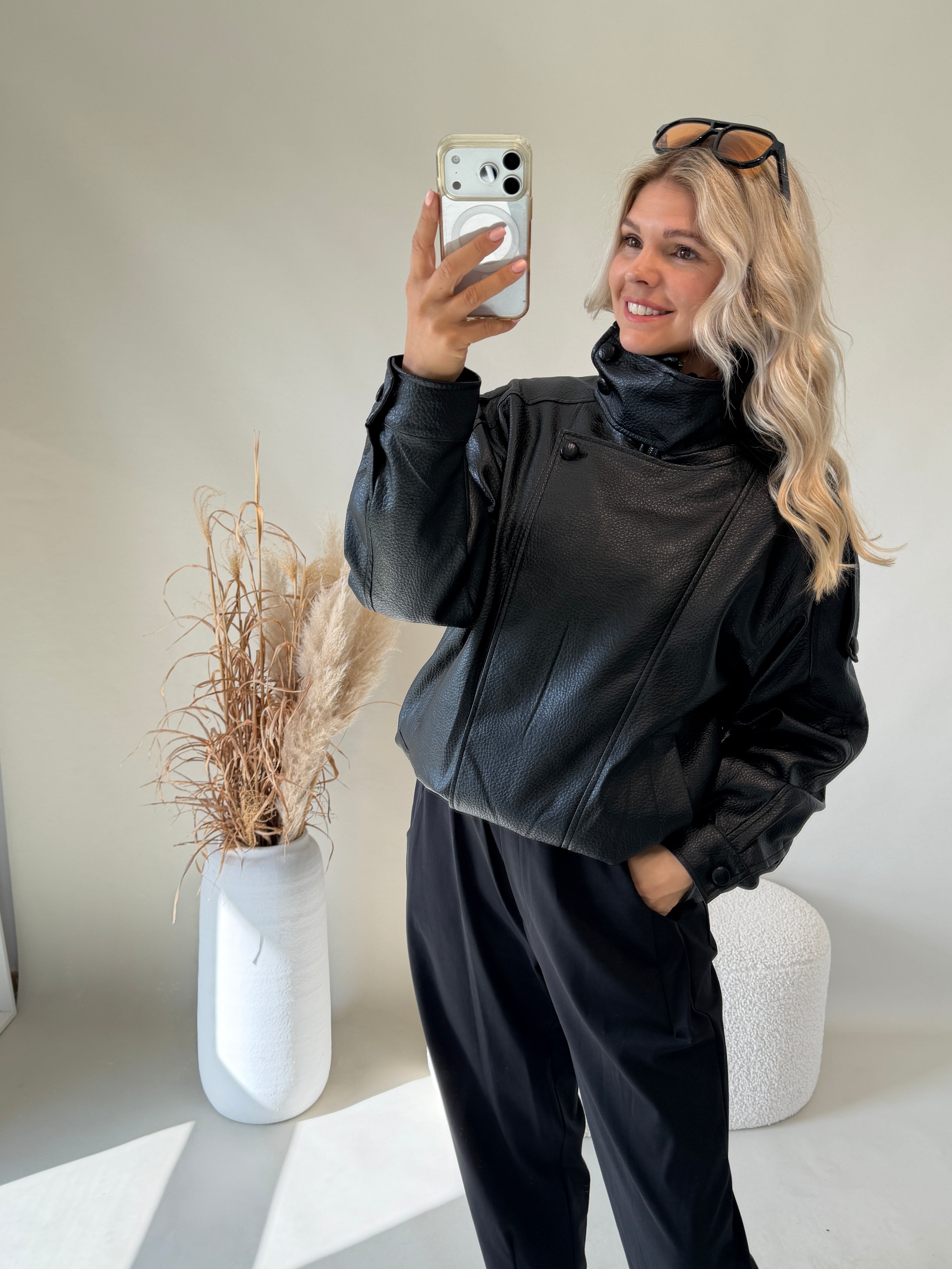 Jacke in Schwarz ( Lederoptik )