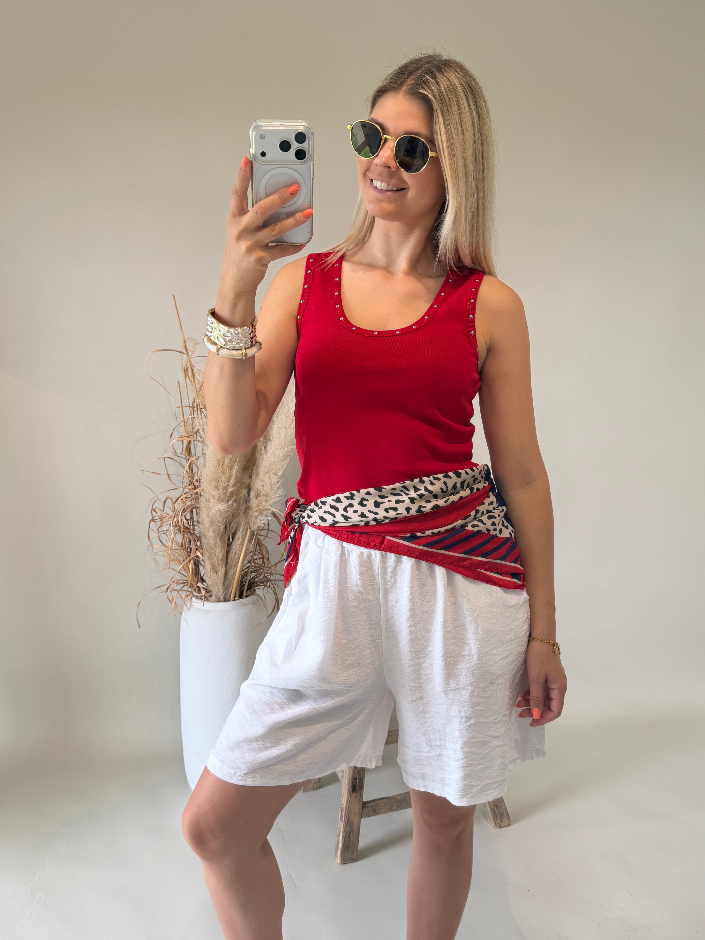 Top in Rot mit Nieten