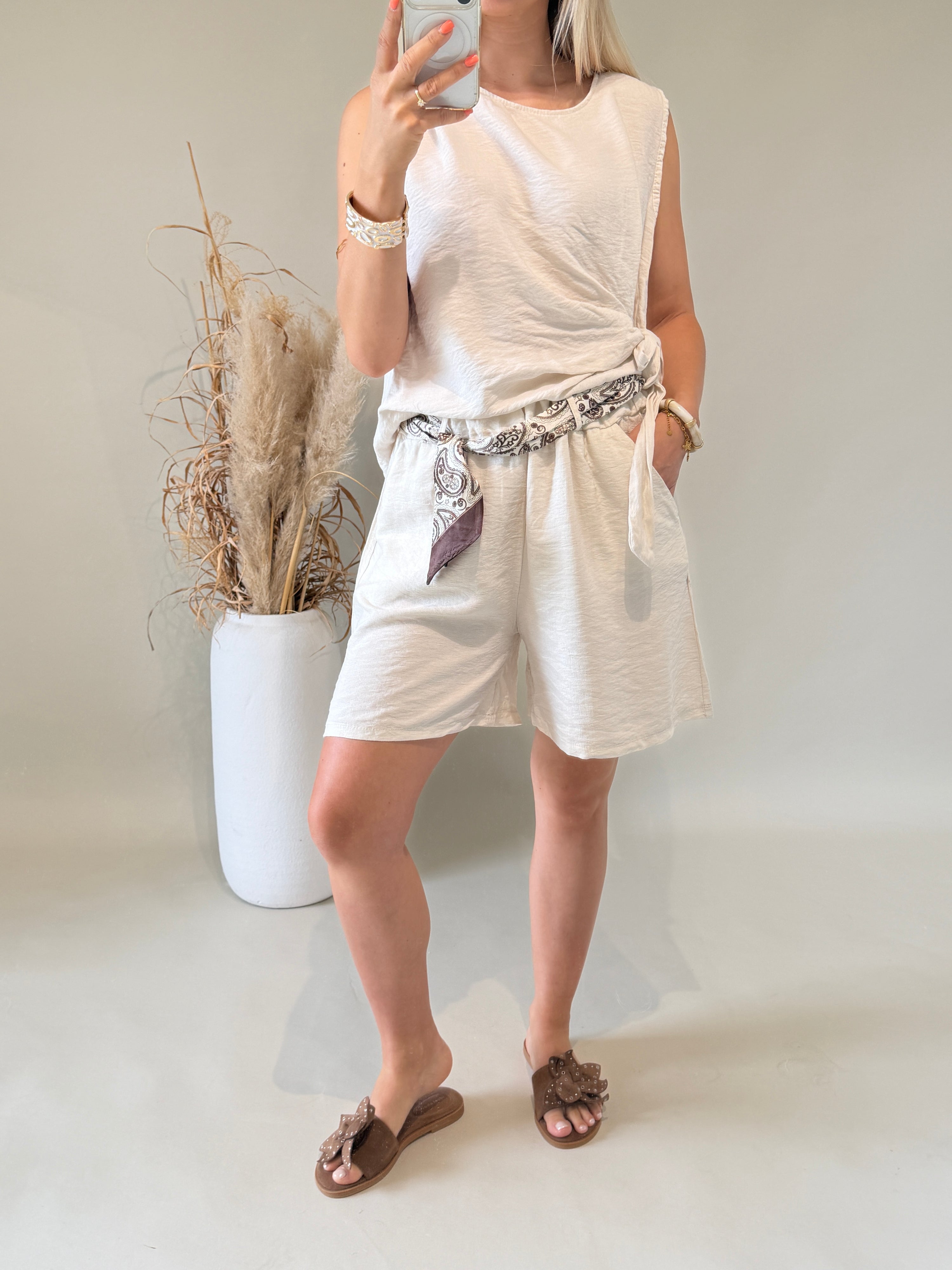 Hose in Beige ( Short mit Tuch )