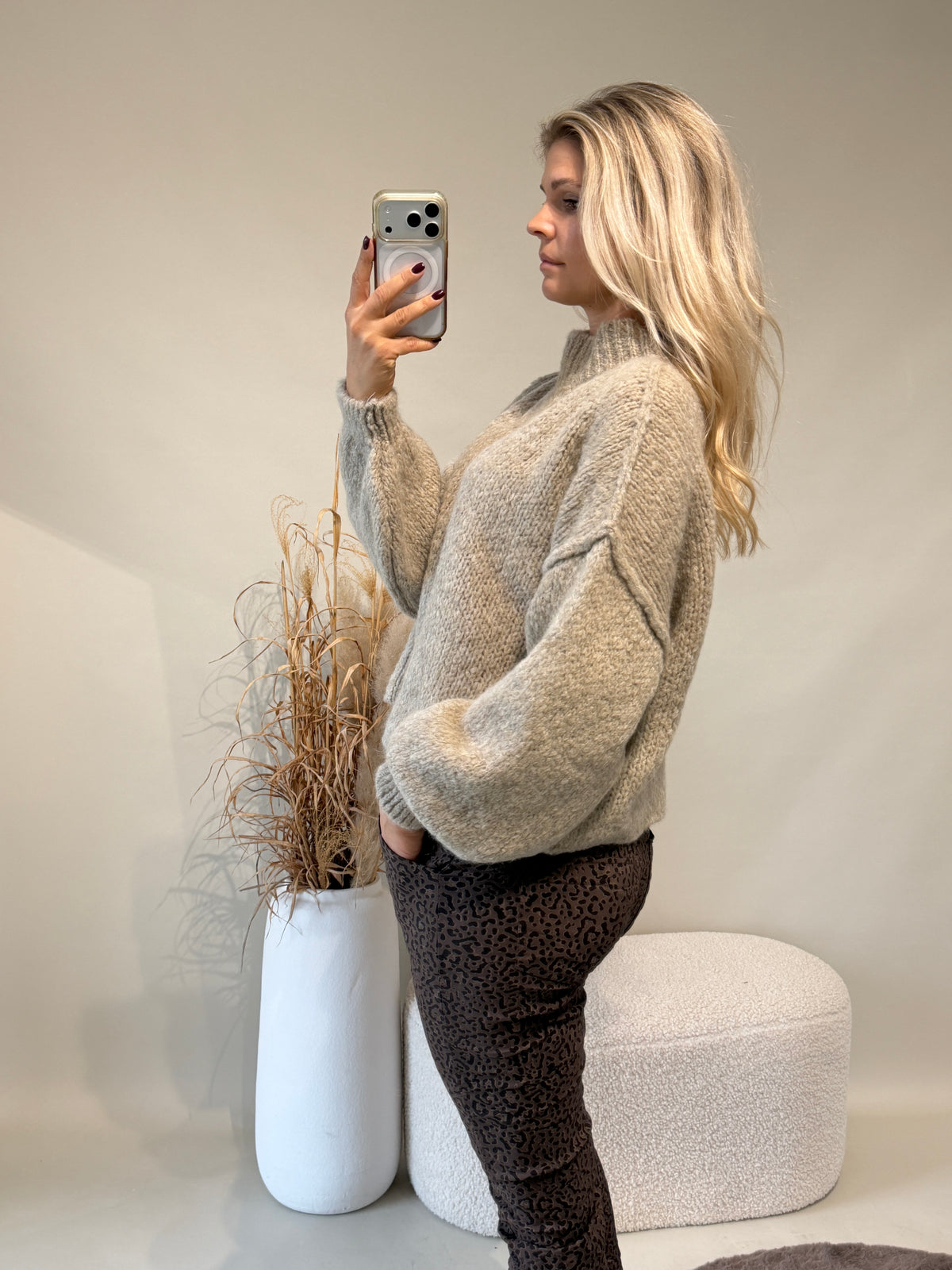 Pullover in Sand mit kleinen Stehkragen