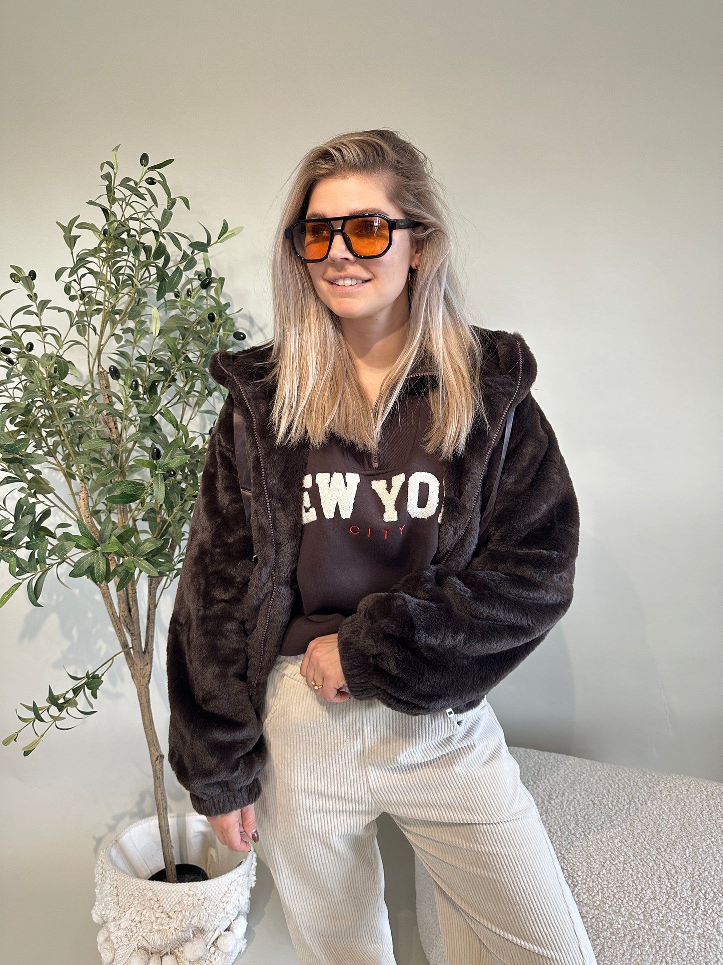 pullover in schokobraun mit reißverschluß vorne (new york)