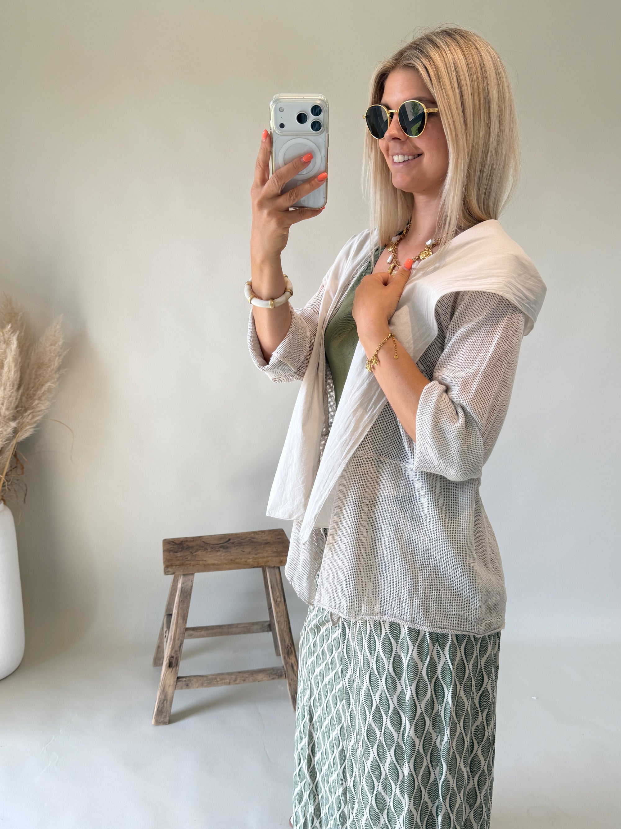Jacke in Beige in Netz - Optik mit Kapuze