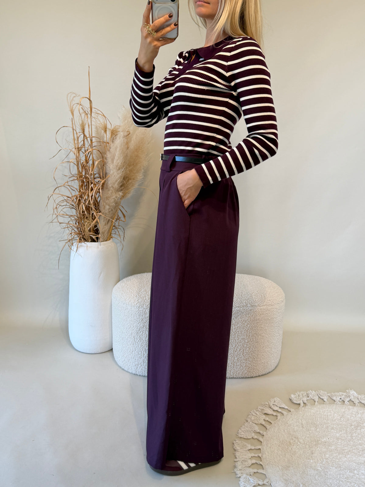 Hose in Burgundy mit weiten Bein und Gürtel
