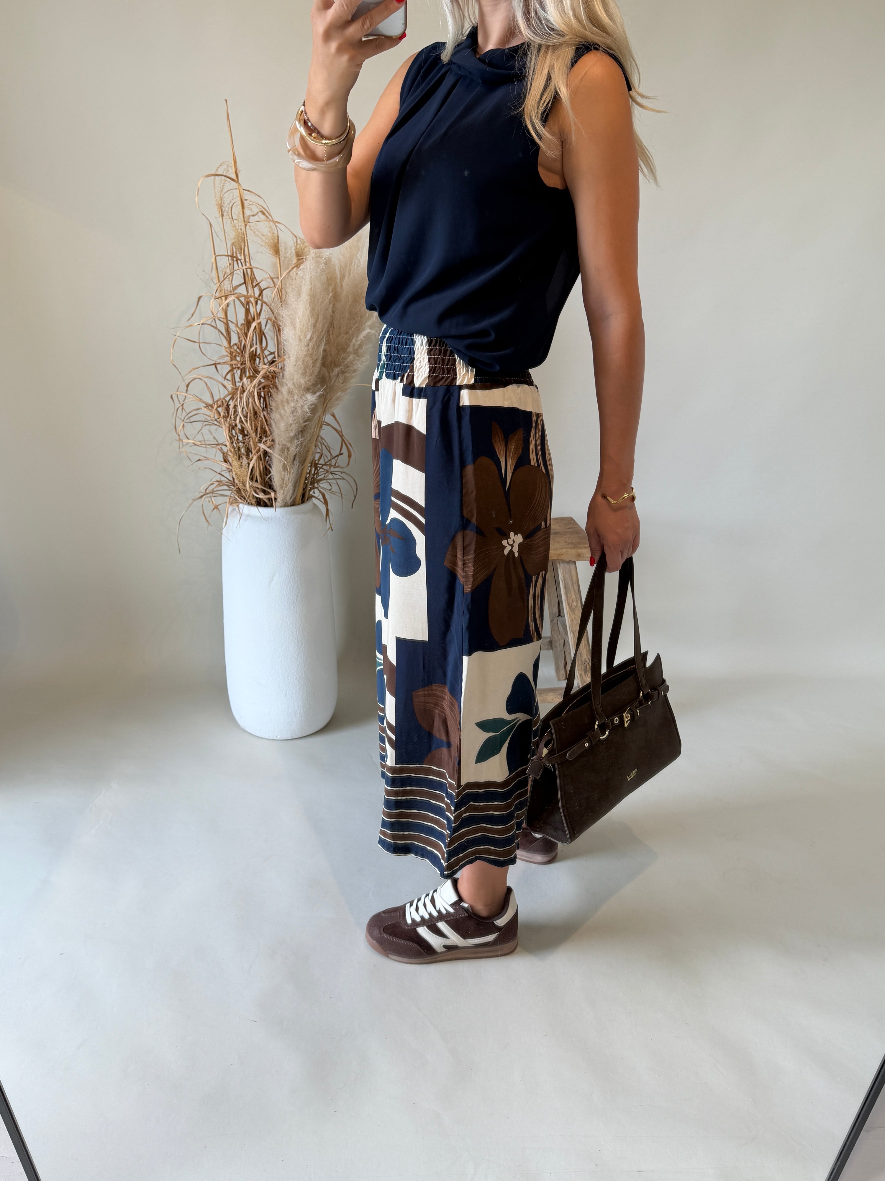 Hose in Dunkelblau / Schokobraun / Beige