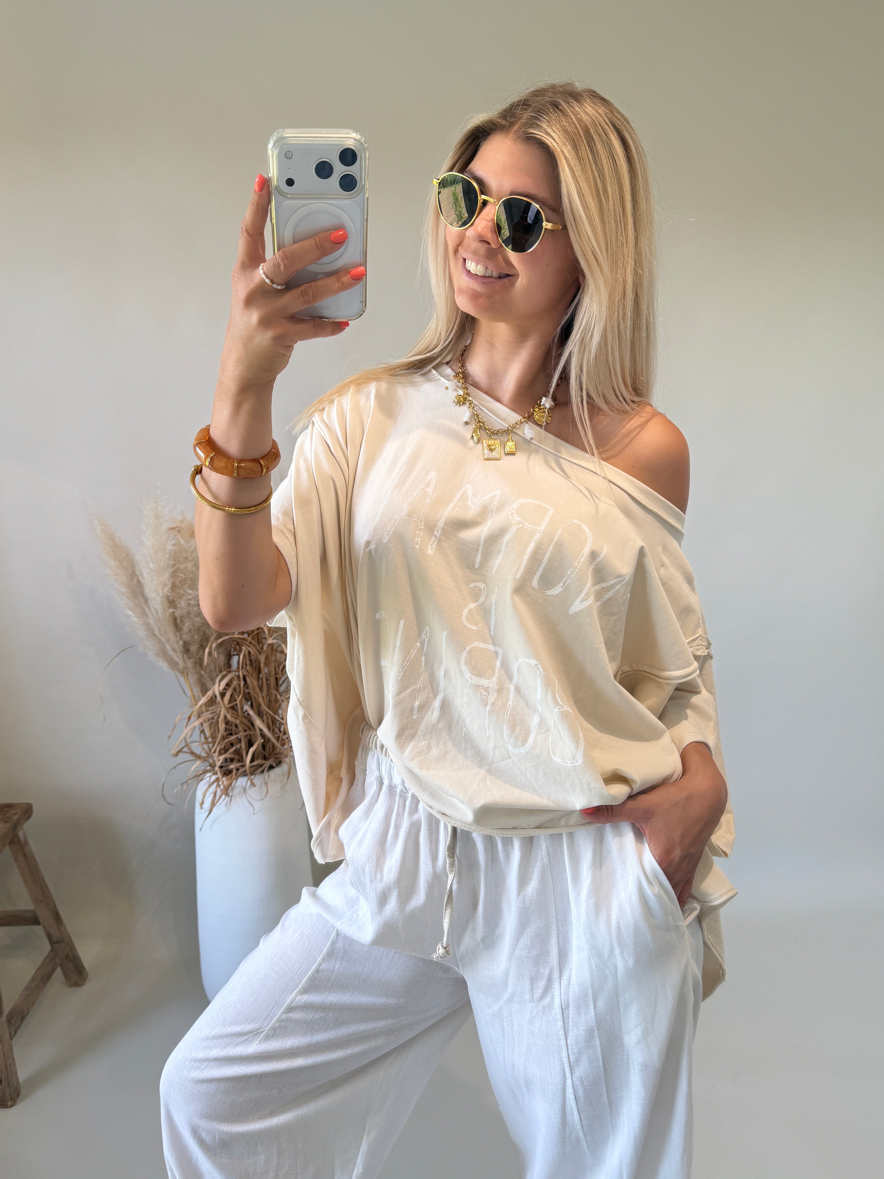 T - Shirt in Beige mit Weißen Aufdruck