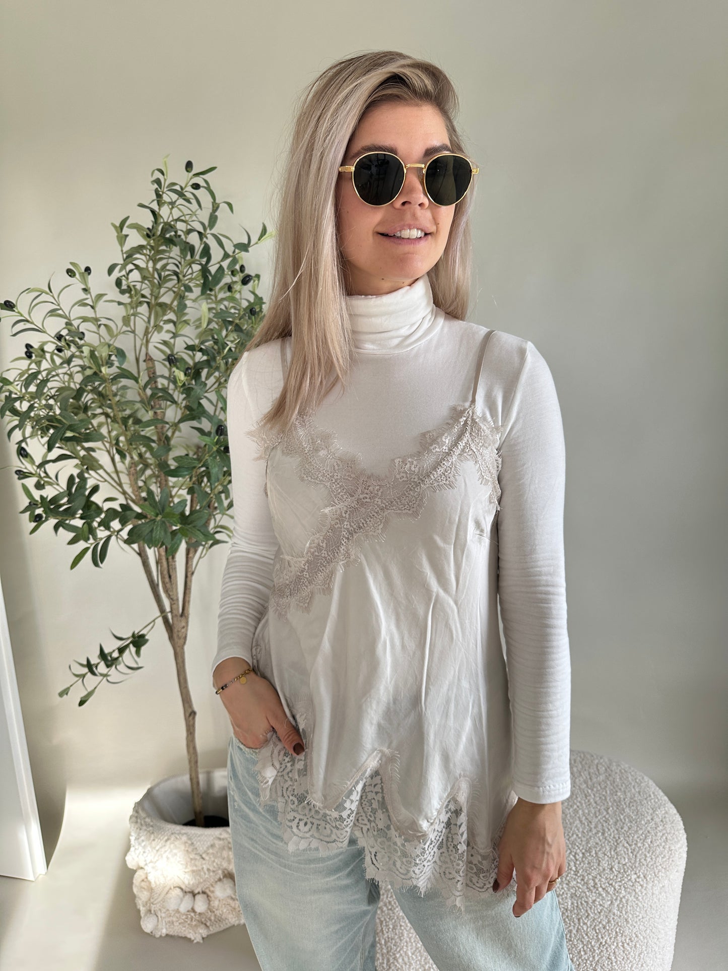 shirt in wollweiß mit rollkragen