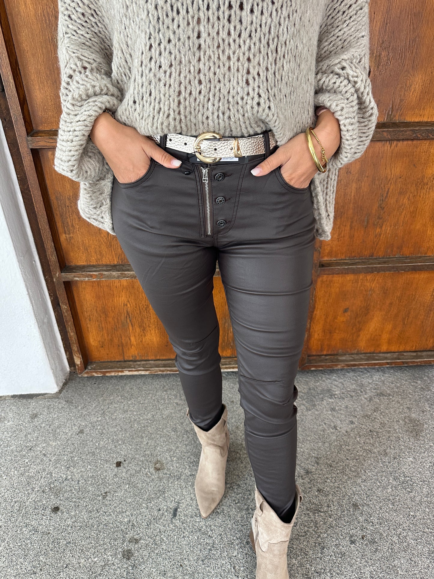 gürtel in der farbe gold mit struktur