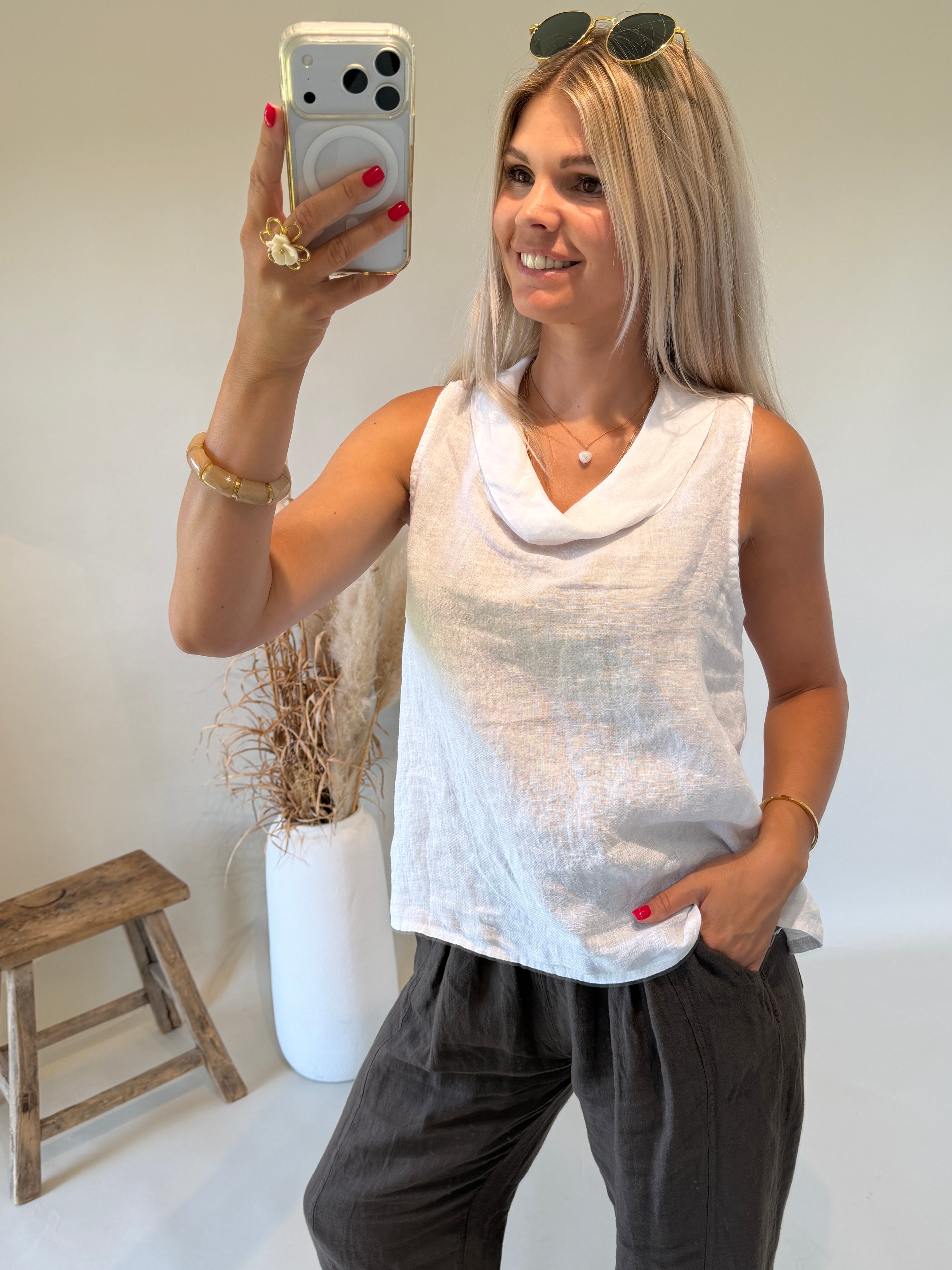 Bluse in Weiß mit Wasserfallausschnitt