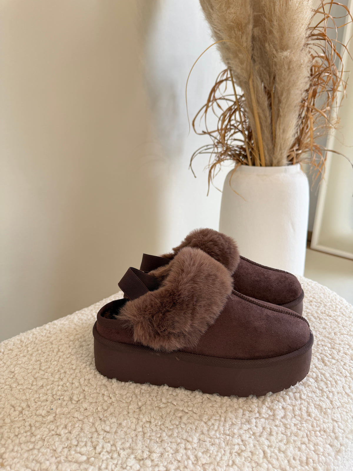 Clogs in Schokobraun mit Fell