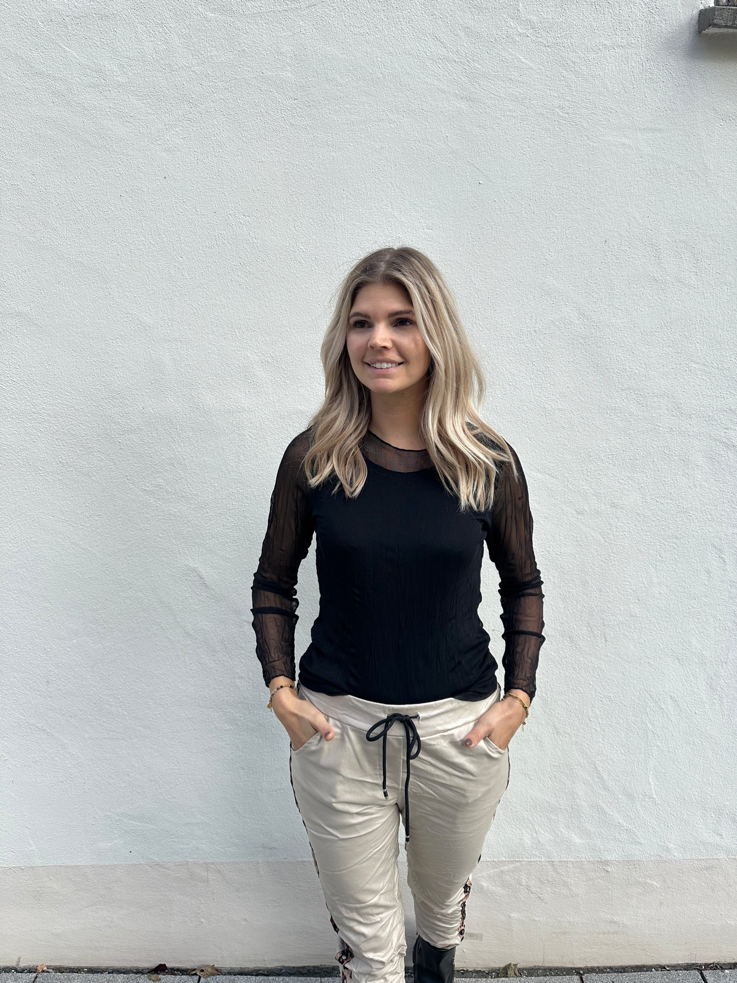 netzshirt in schwarz