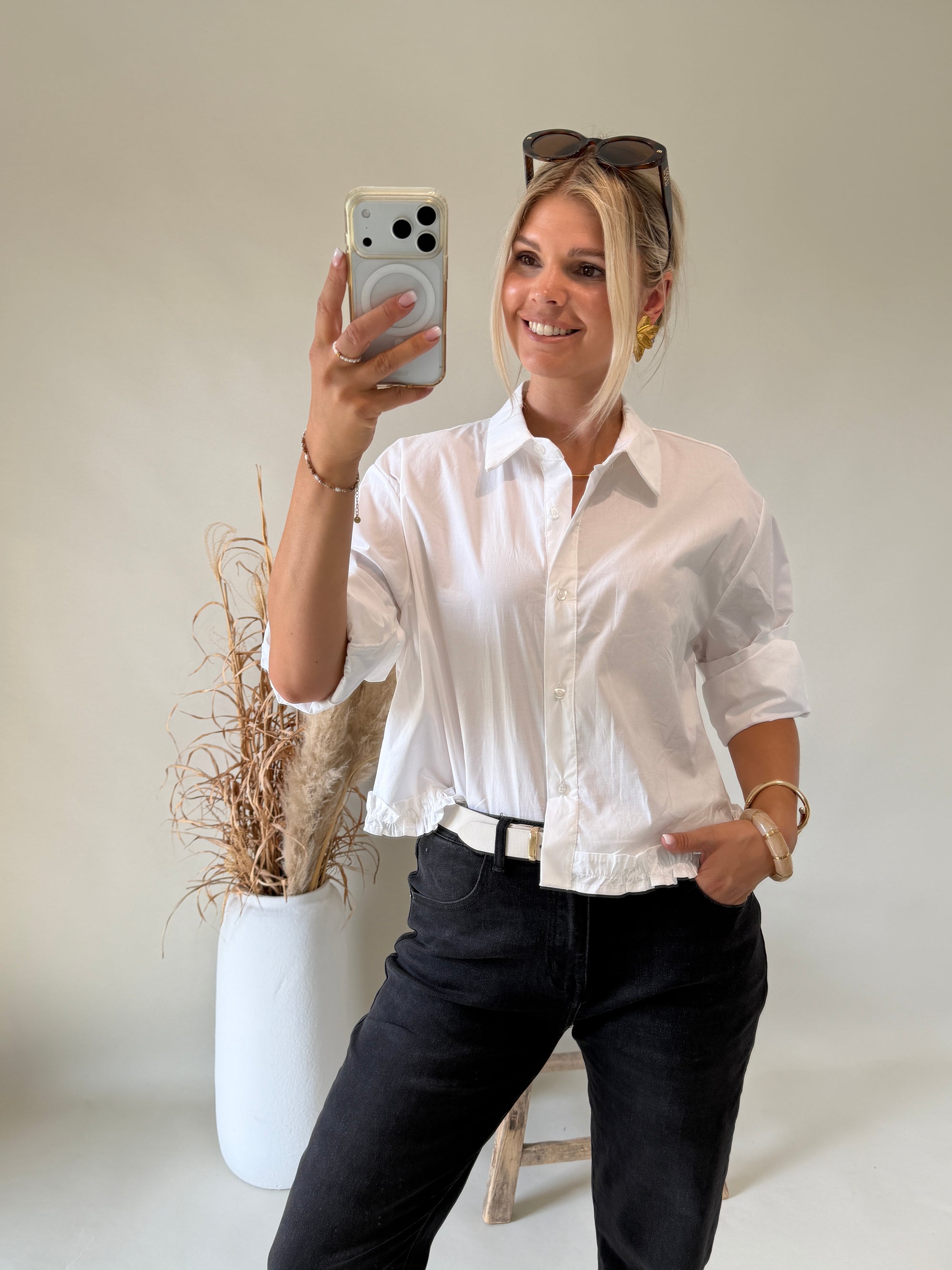 Bluse in Weiß mit Rüschen unten