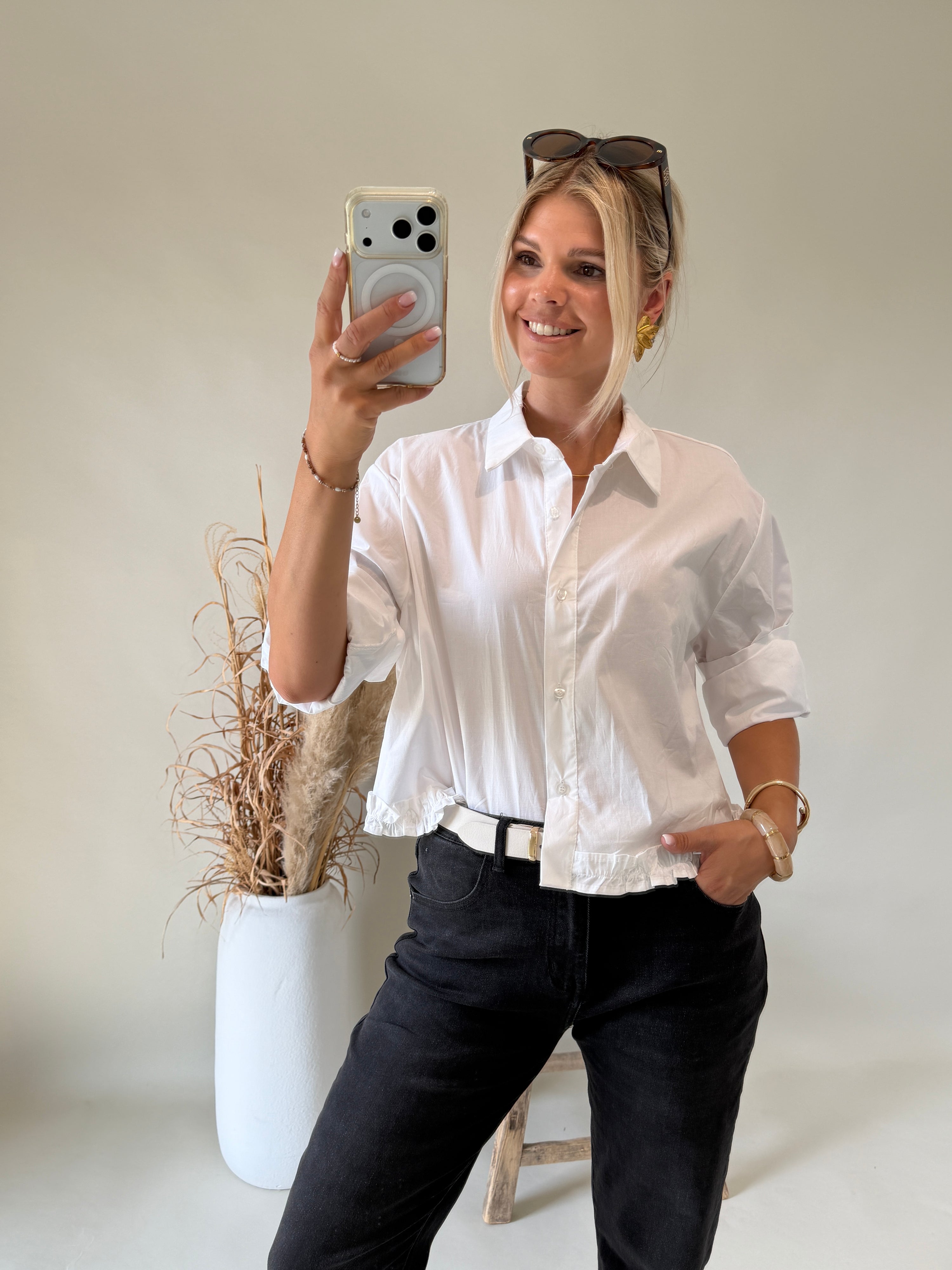 Bluse in Weiß mit Rüschen unten