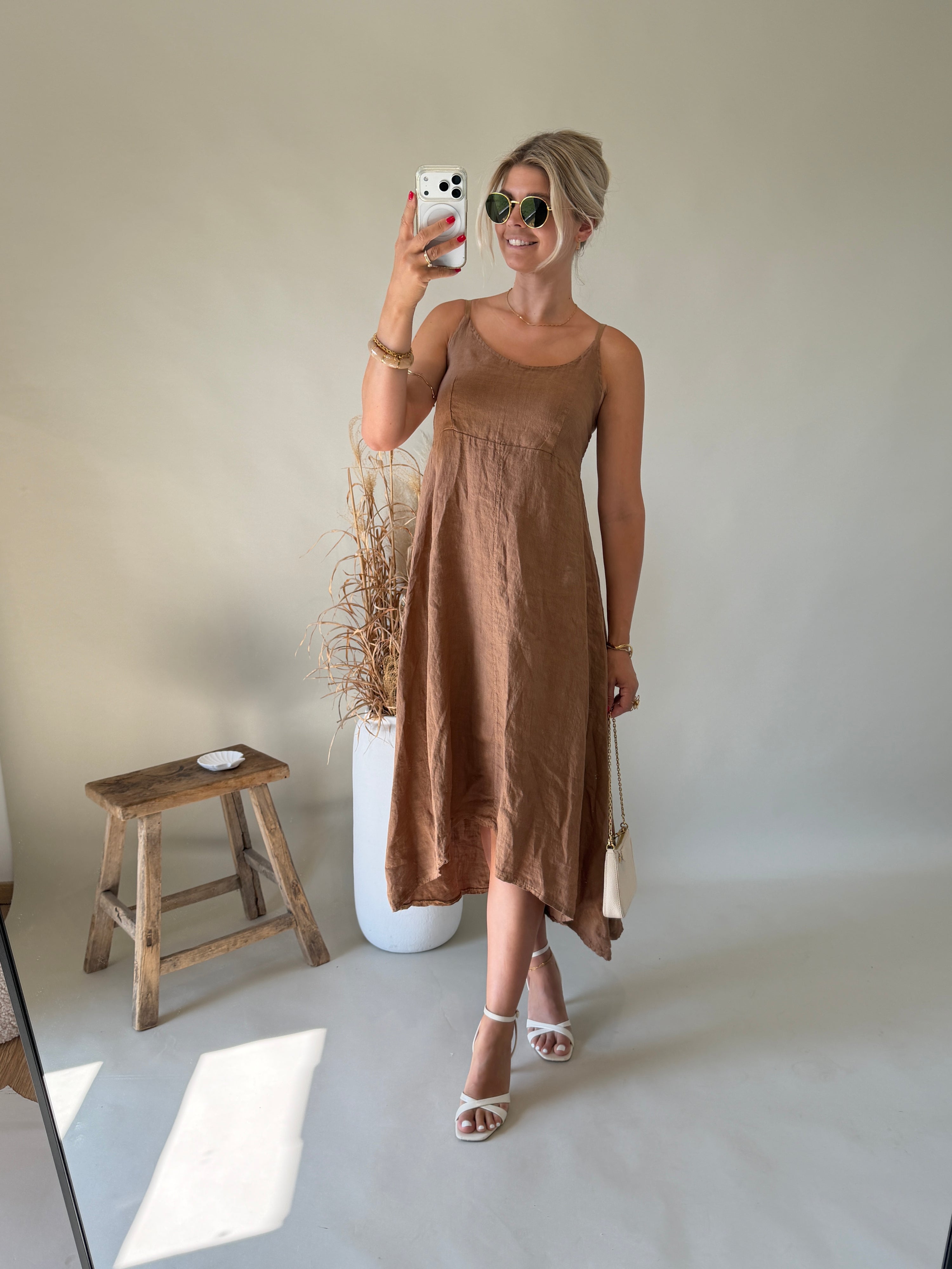 Kleid in Zimt  ( vorne kürzer )