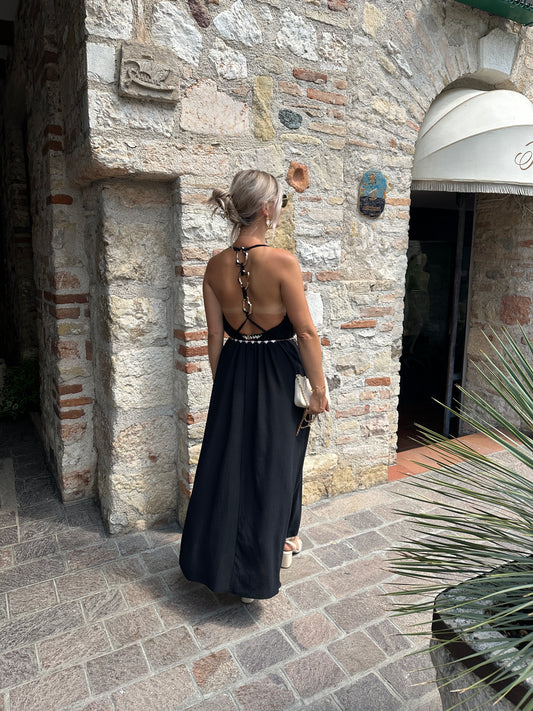 Kleid in schwarz mit freien Rücken