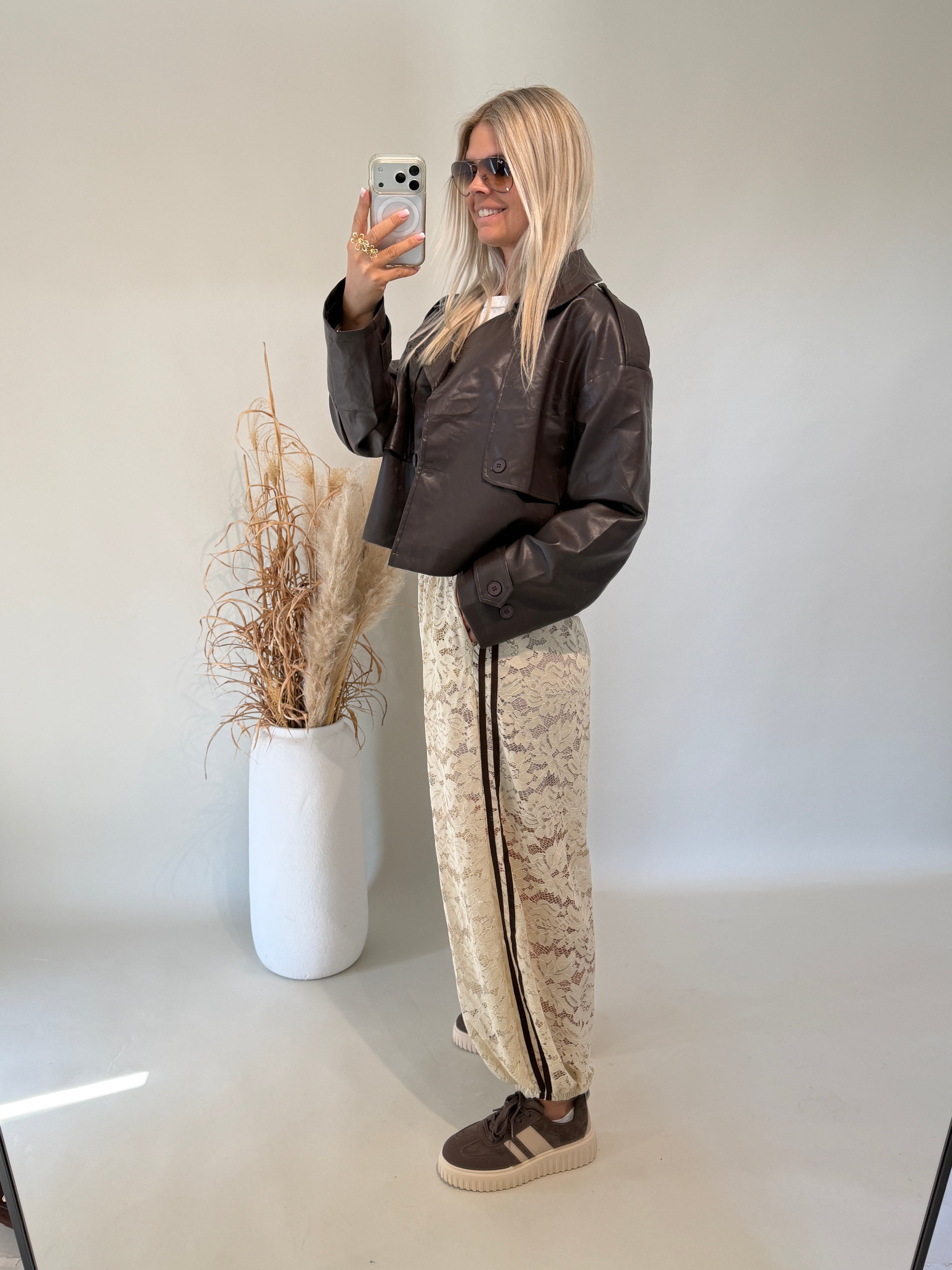 Hose in Beige aus Spitze mit Streifen