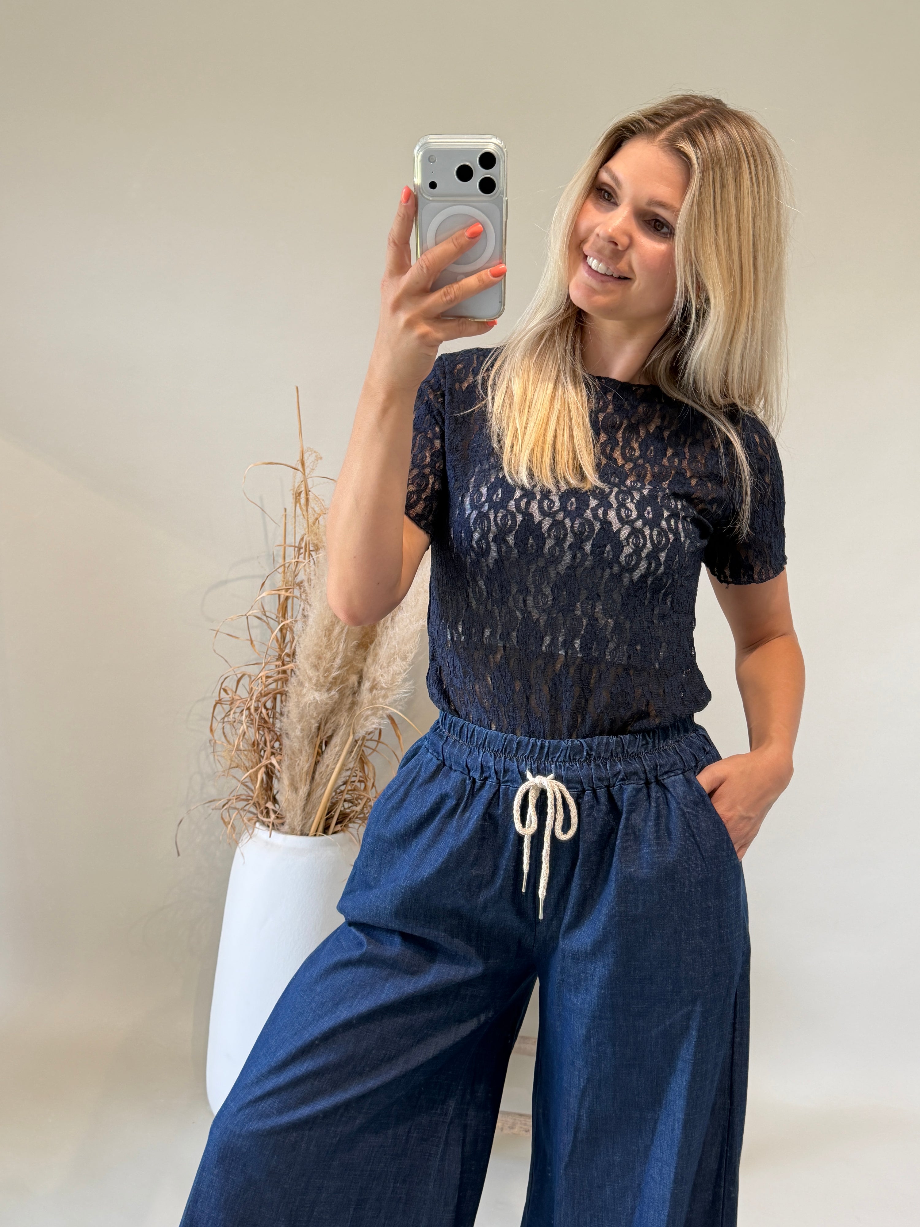 Spitzenshirt in Dunkelblau ( kurzarm )