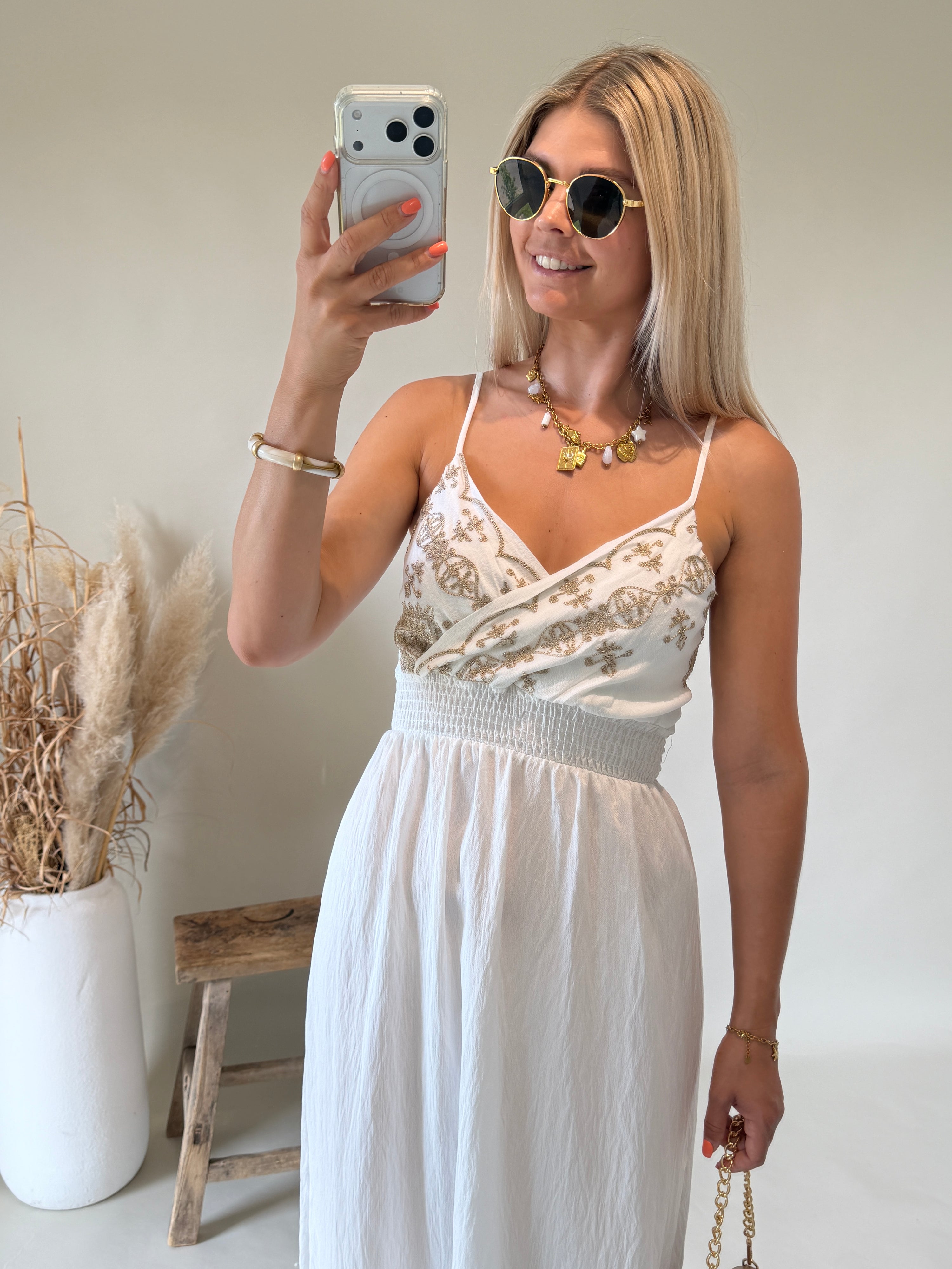 Kleid in Wollweiß  mit Bohospitze in Gold