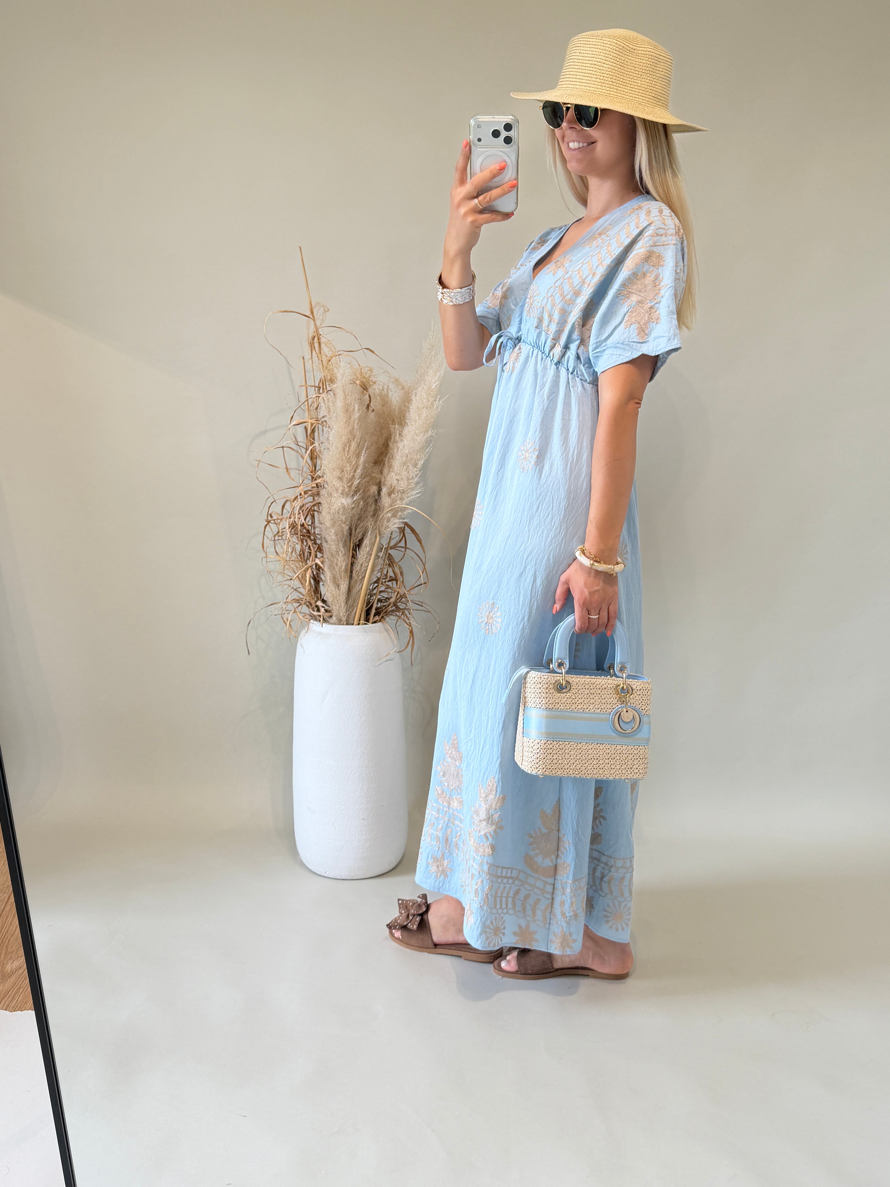 Kleid in Hellblau mit Bohospitze in Zimt ( Kurzarm )