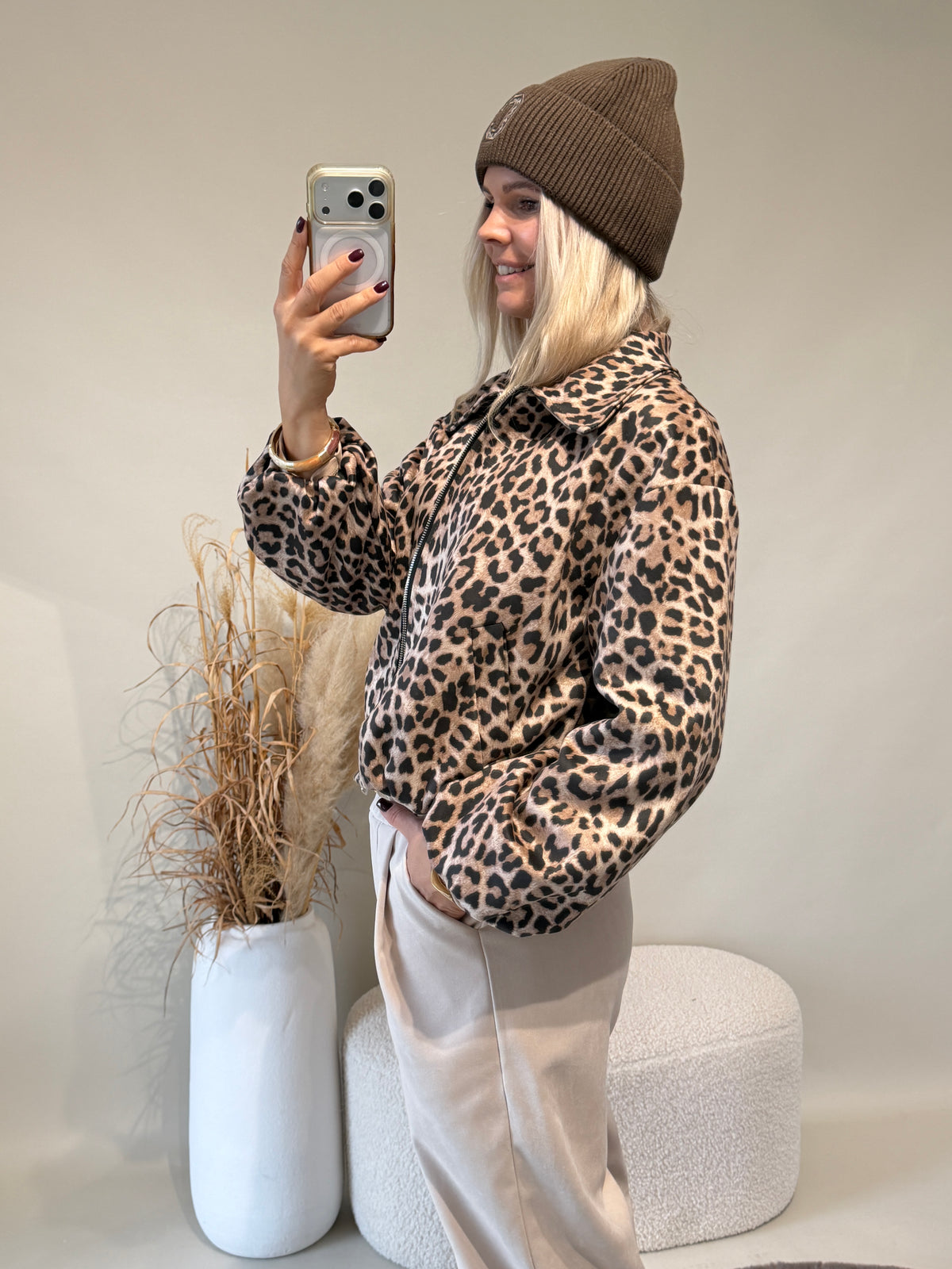 Jacke in Sand / Schwarz / Zimt mit Leomuster
