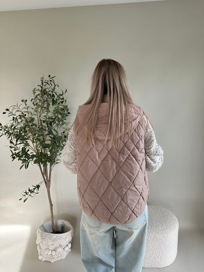 Steppweste in Beige ärmelos mit Kapuze und Perlen vorne