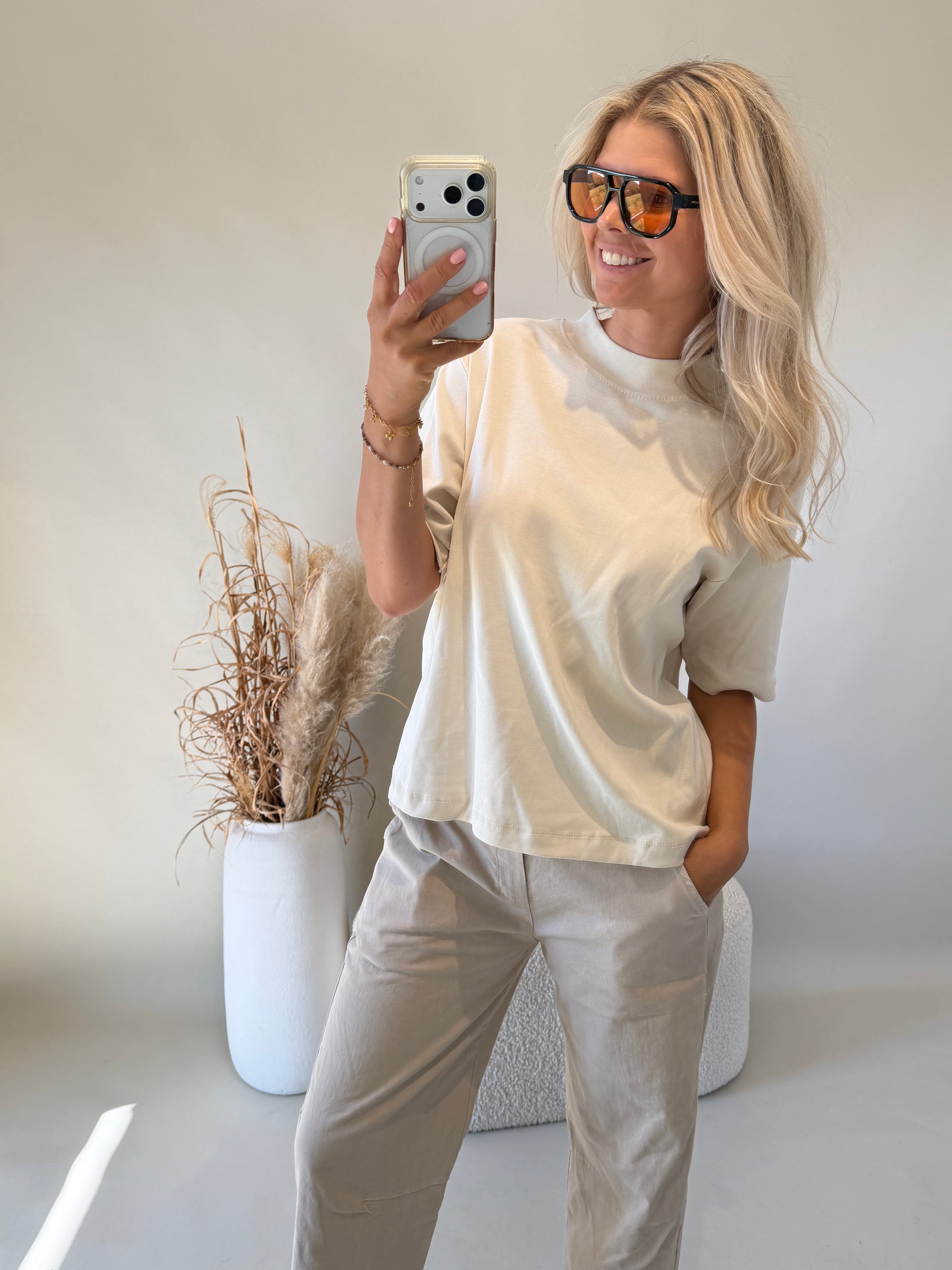 T - Shirt mit Stehkragen in Beige