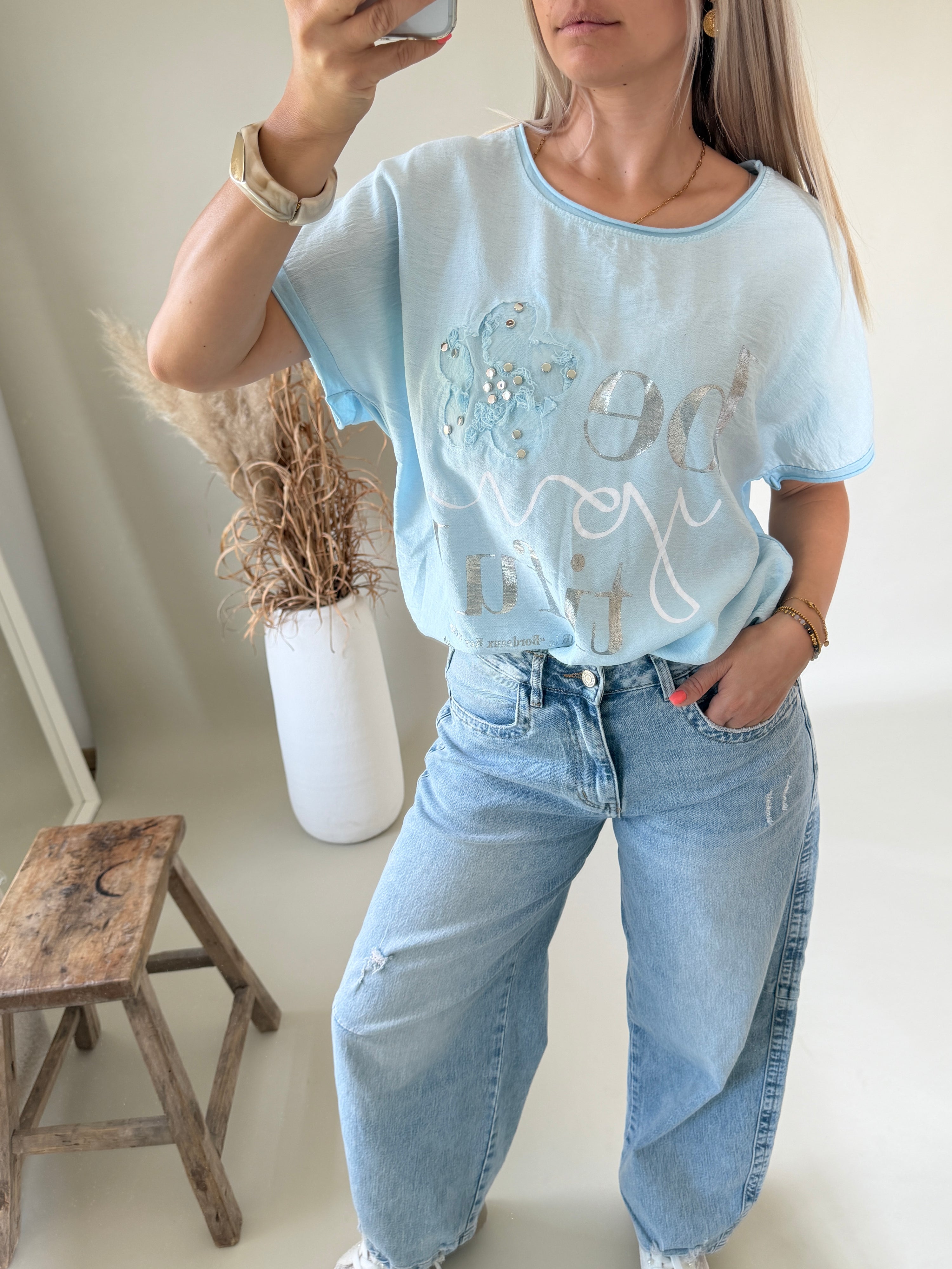 T - Shirt in Hellblau mit Glitzeraufdruck