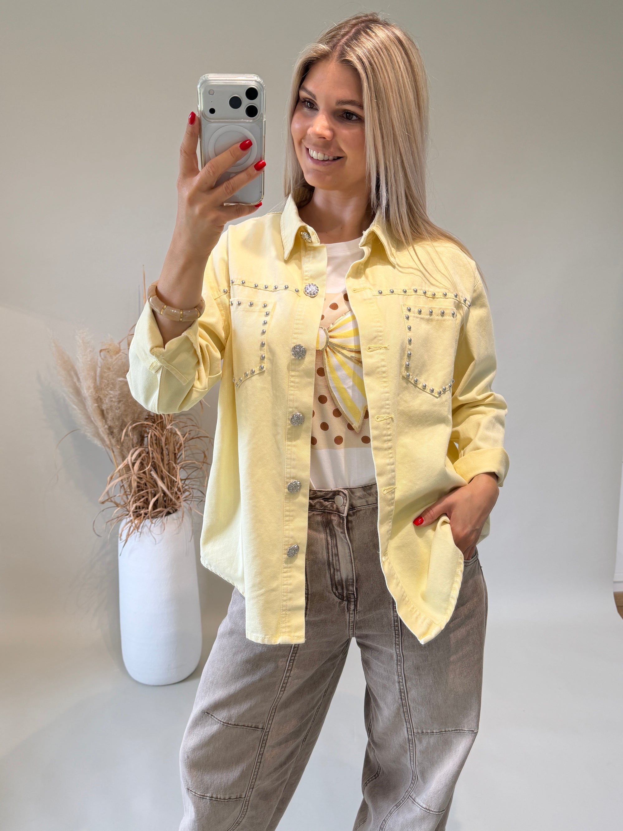 Jacke in Vanillegelb ( Jeanstoff ) mit Nieten