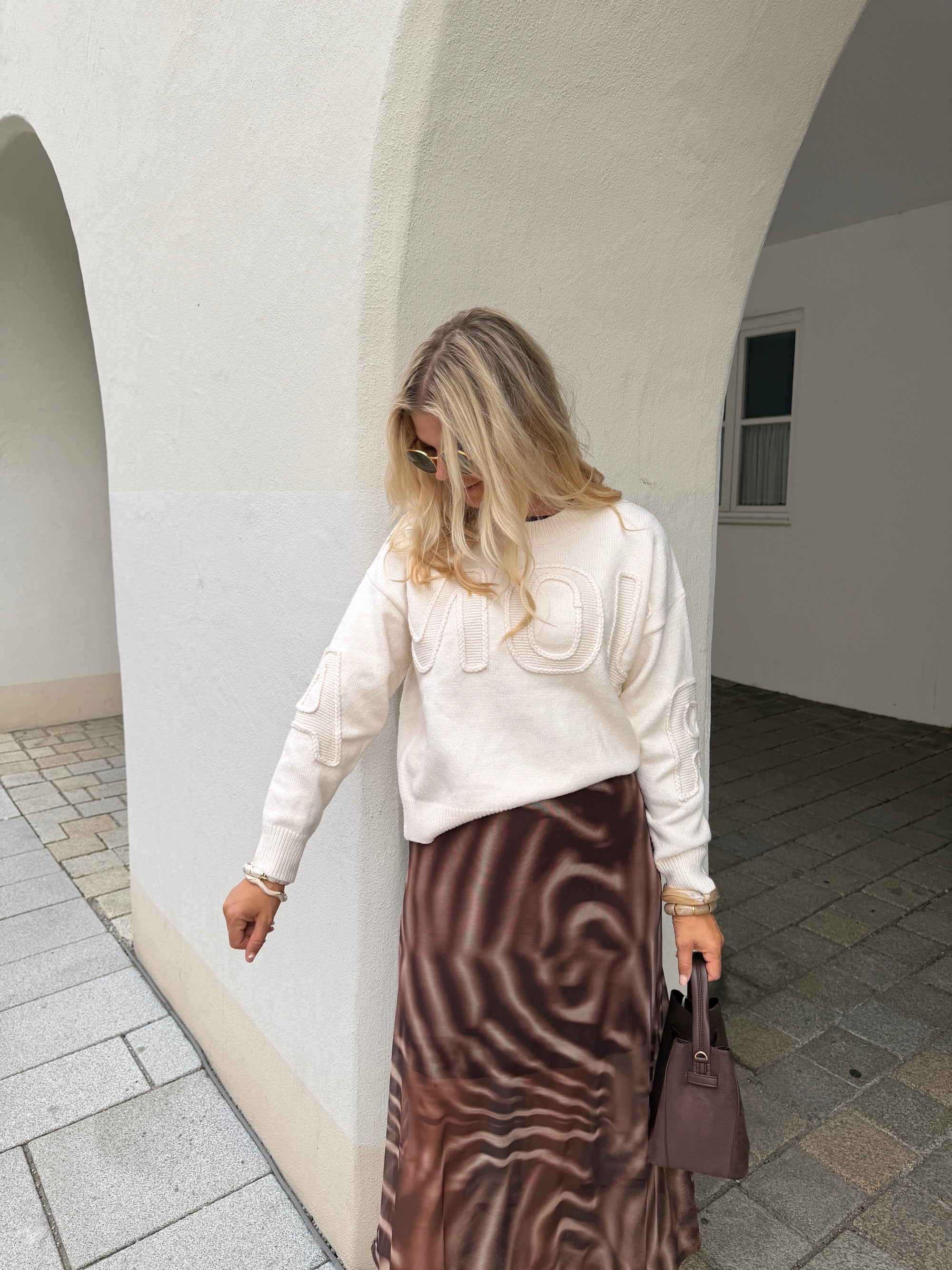 Pullover in Wollweiß mit Aufschrift AMOUR