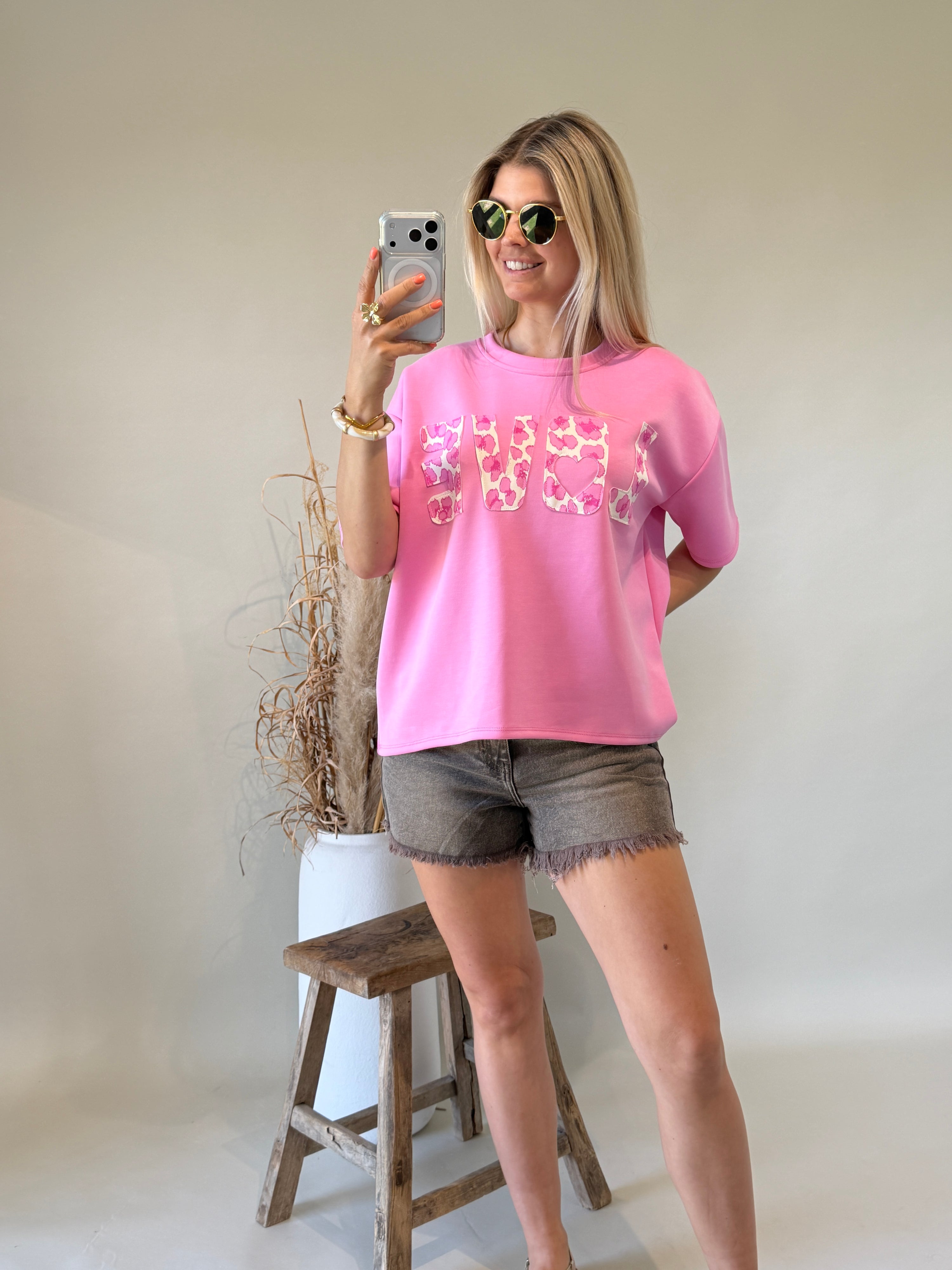 T-Shirt in Pink mit Love Aufdruck