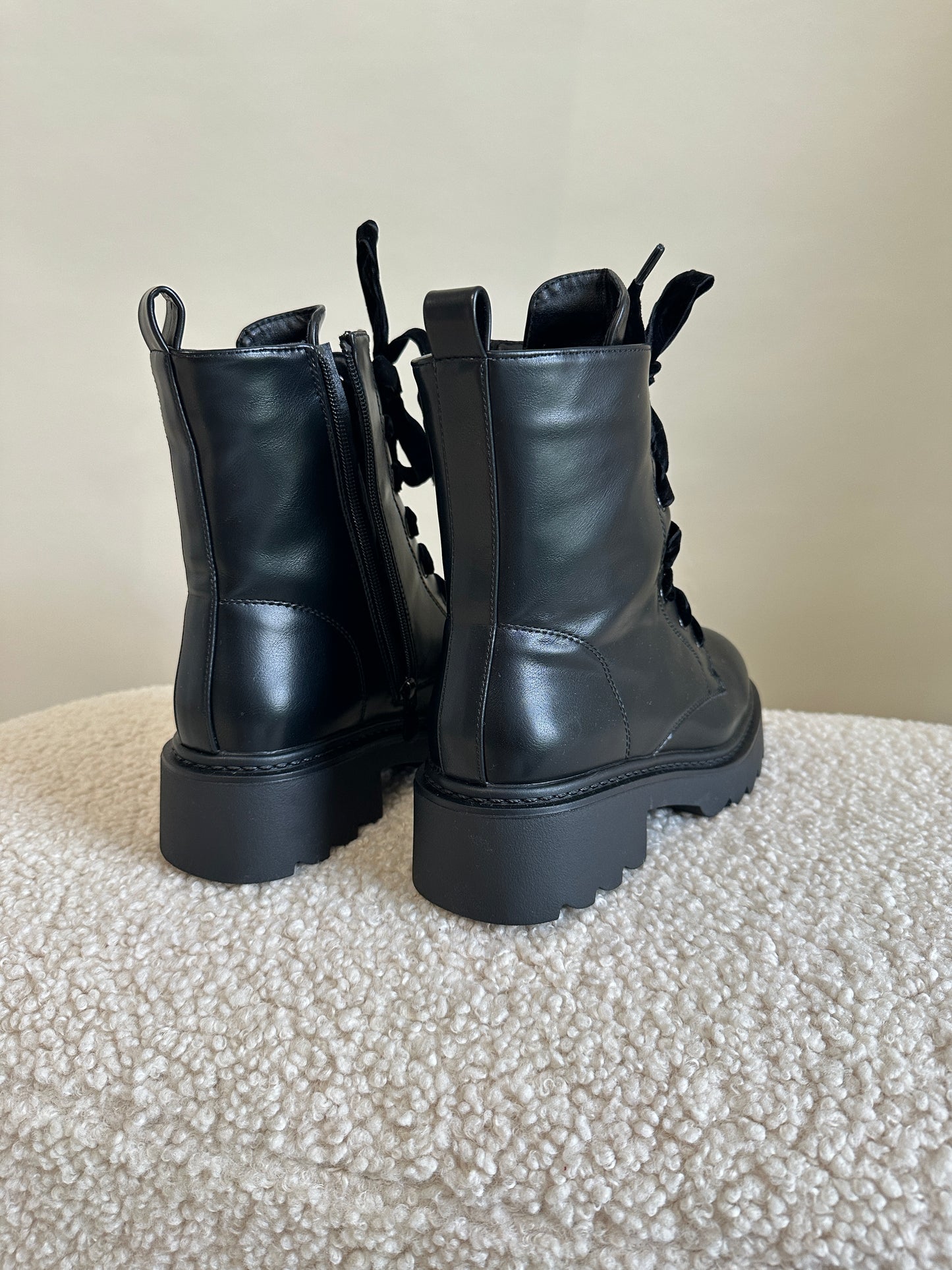 boots in schwarz mit glitzer