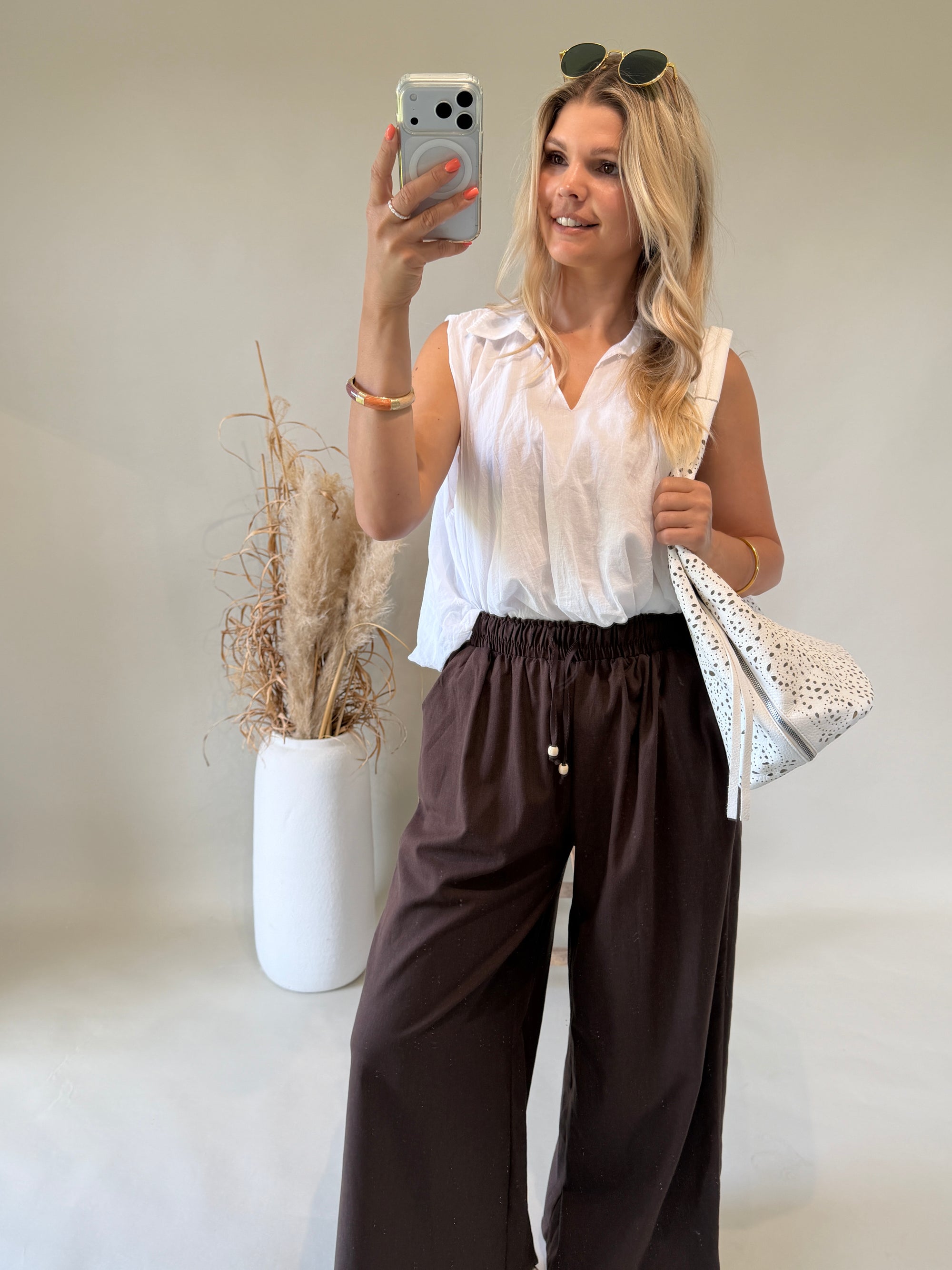 Bluse in Weiß ( Ärmellos mit Kragen )