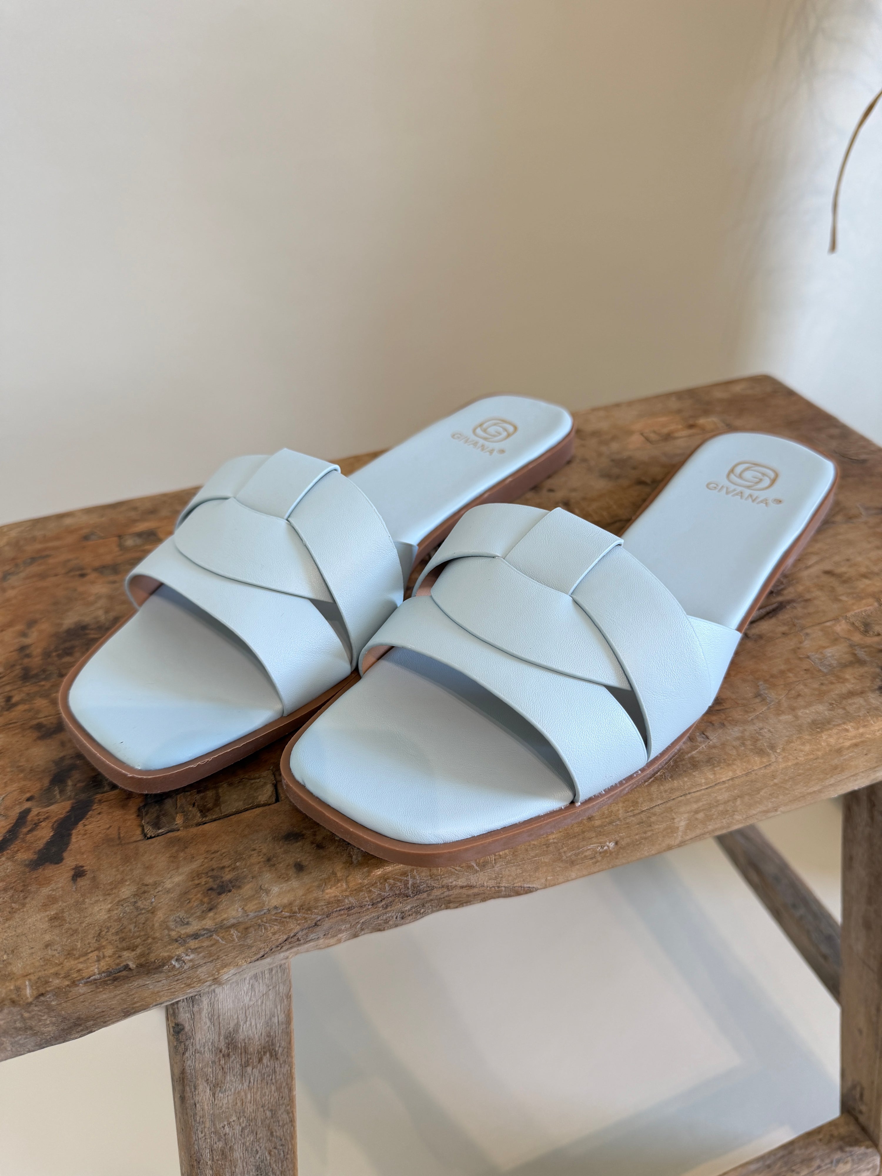 Pantolette in Hellblau