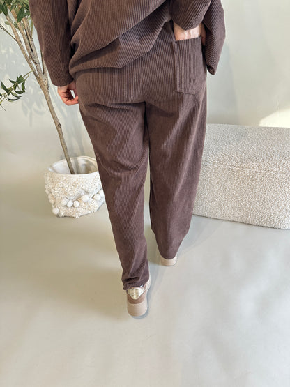Hose in Schokobraun ( Cord )weites Bein mit Naht