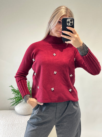 Pullover in Burgundy mit Glitzersteinen vorne
