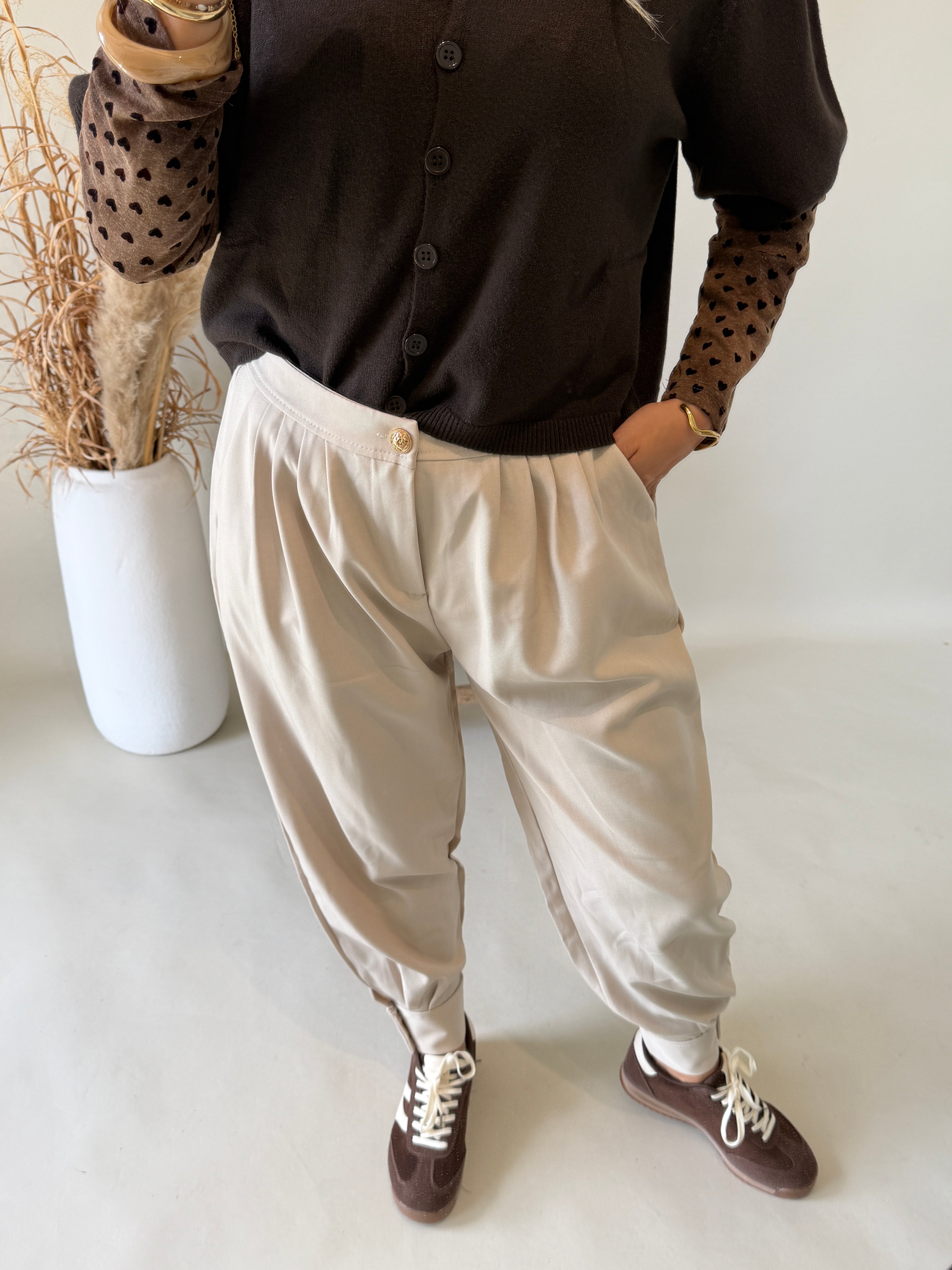 Hose in Beige mit Bundfalten