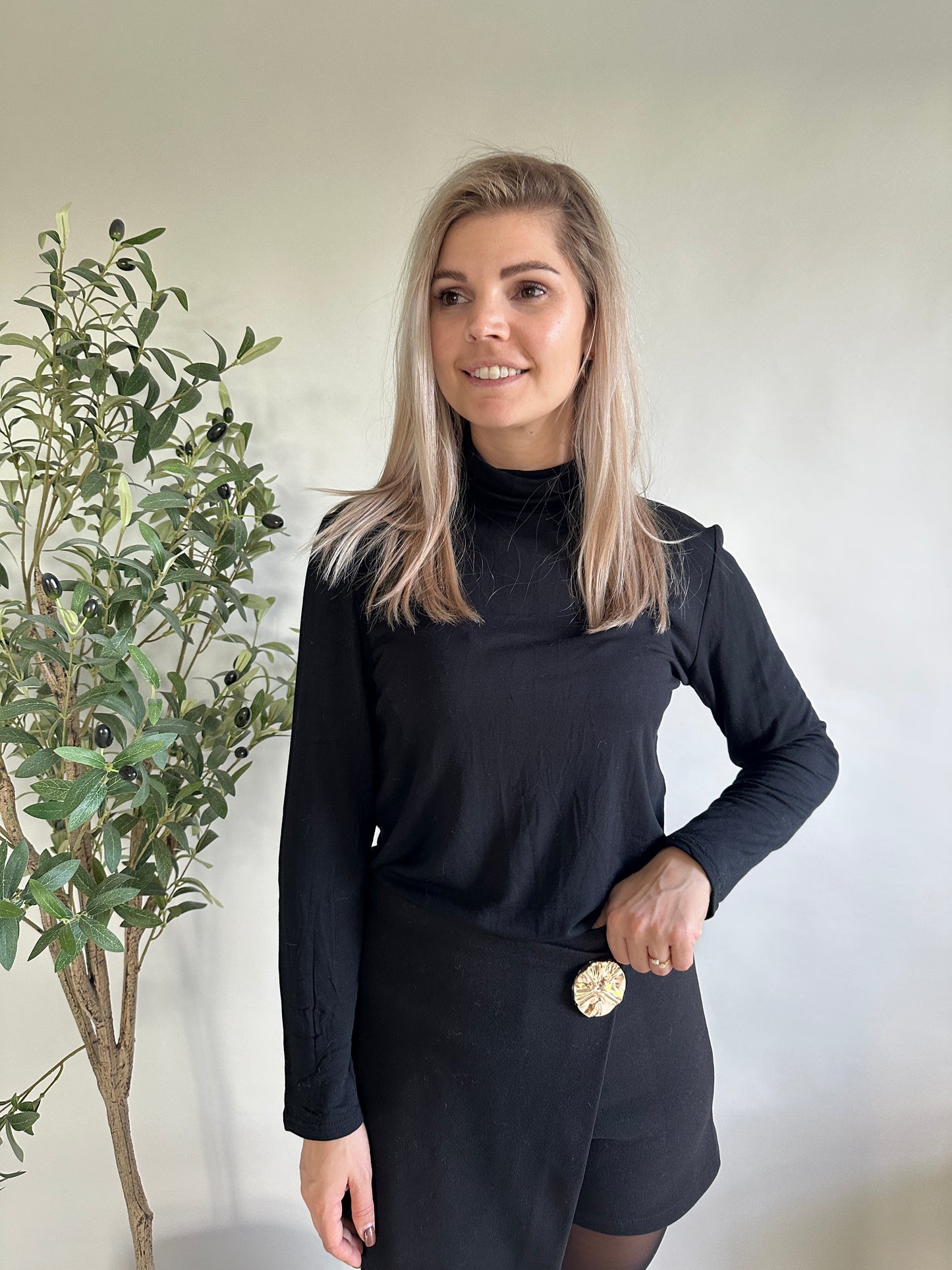 shirt in schwarz mit rollkragen