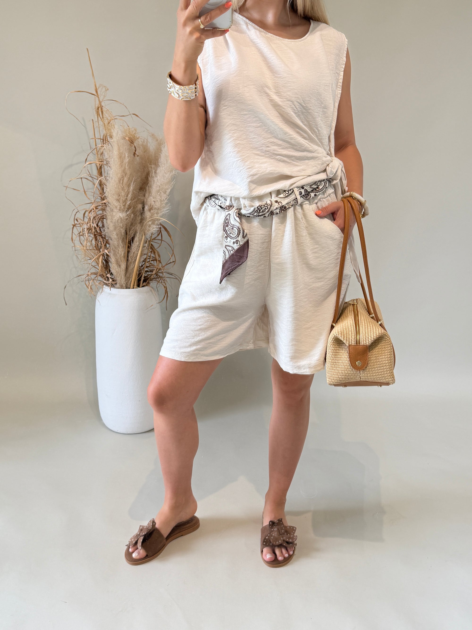 Hose in Beige ( Short mit Tuch )