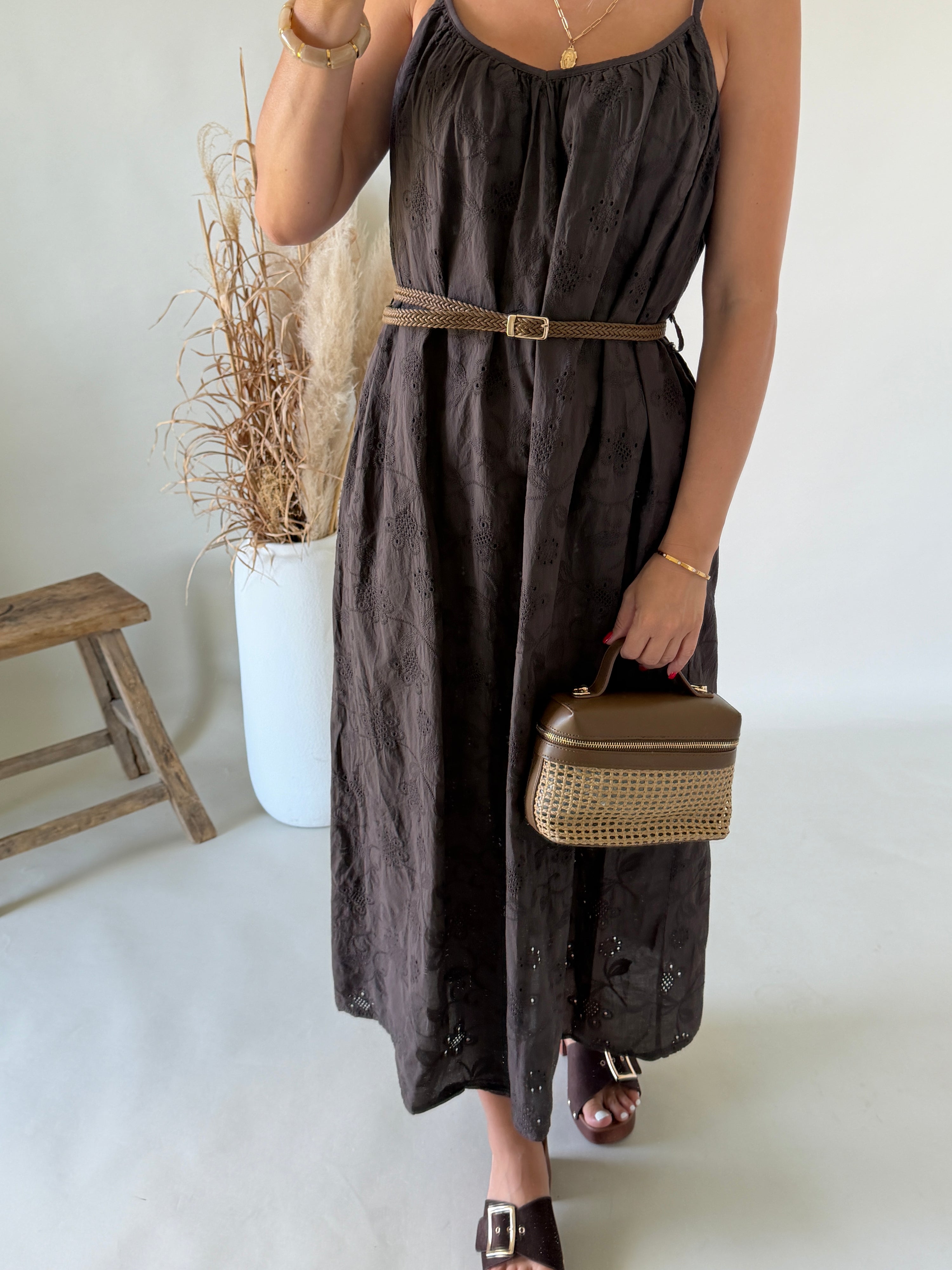 Kleid in Schokobraun mit Bohospitze und Gürtel