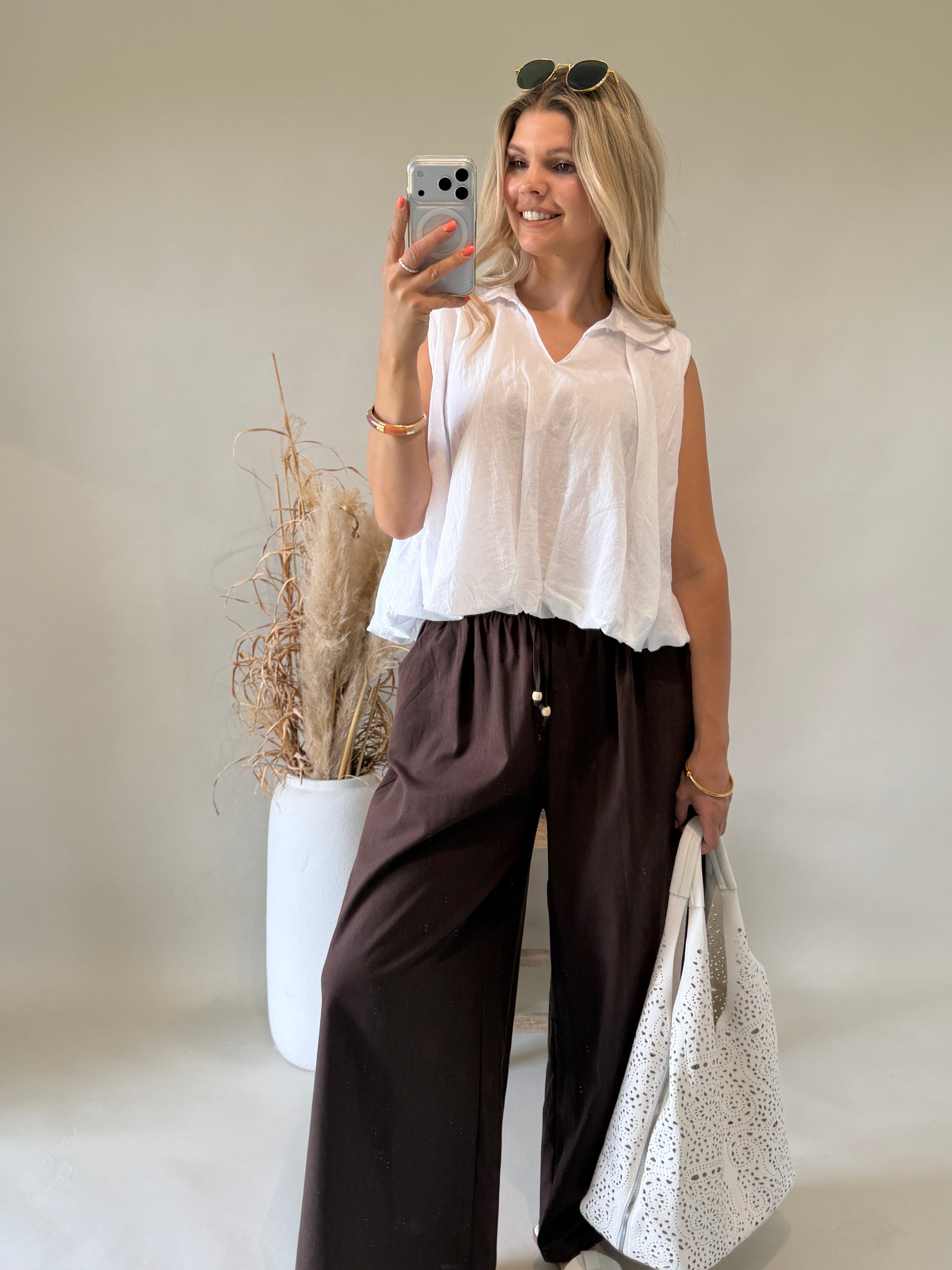 Bluse in Weiß ( Ärmellos mit Kragen )