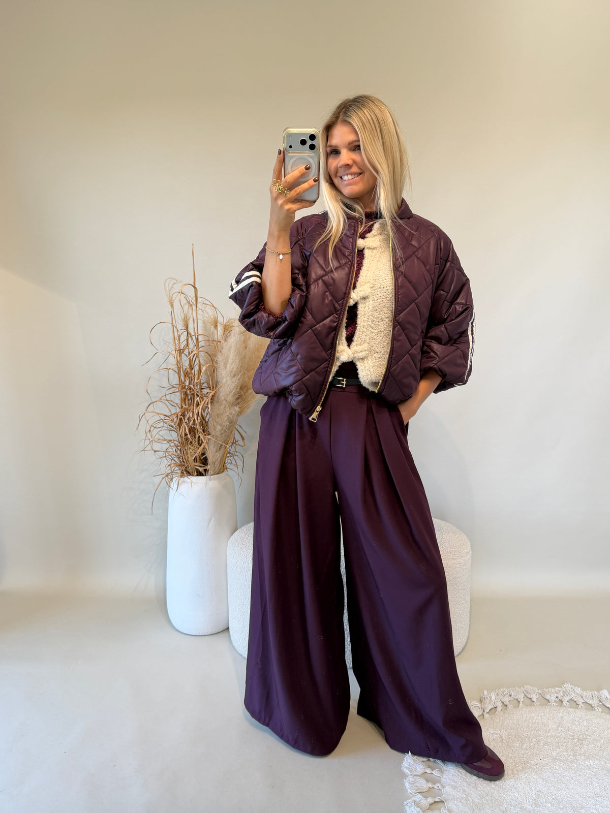 Hose in Burgundy mit weiten Bein und Gürtel