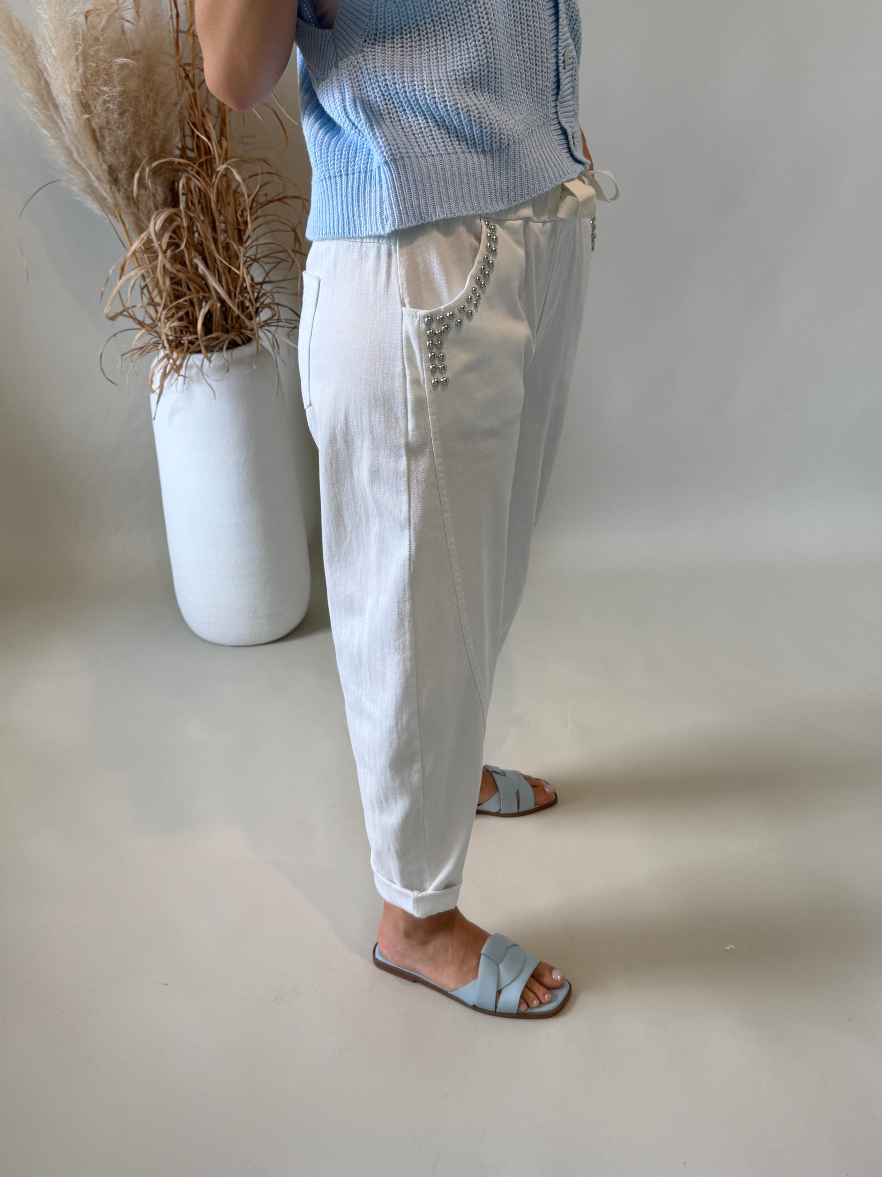 Hose in Weiß ( Ballon ) mit Nieten