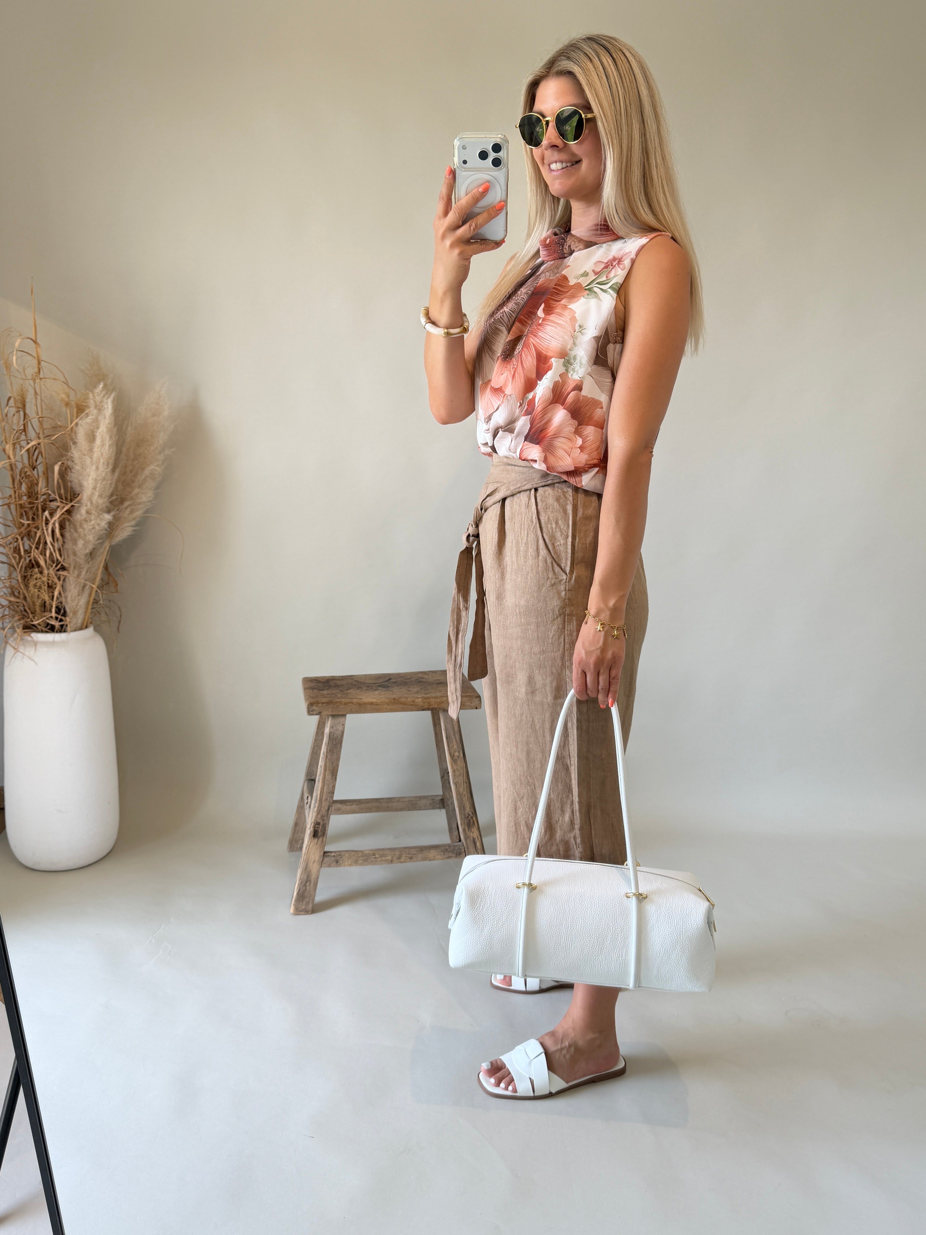 Bluse in Braun mit Bunten Blumenmuster ( Neckholder )