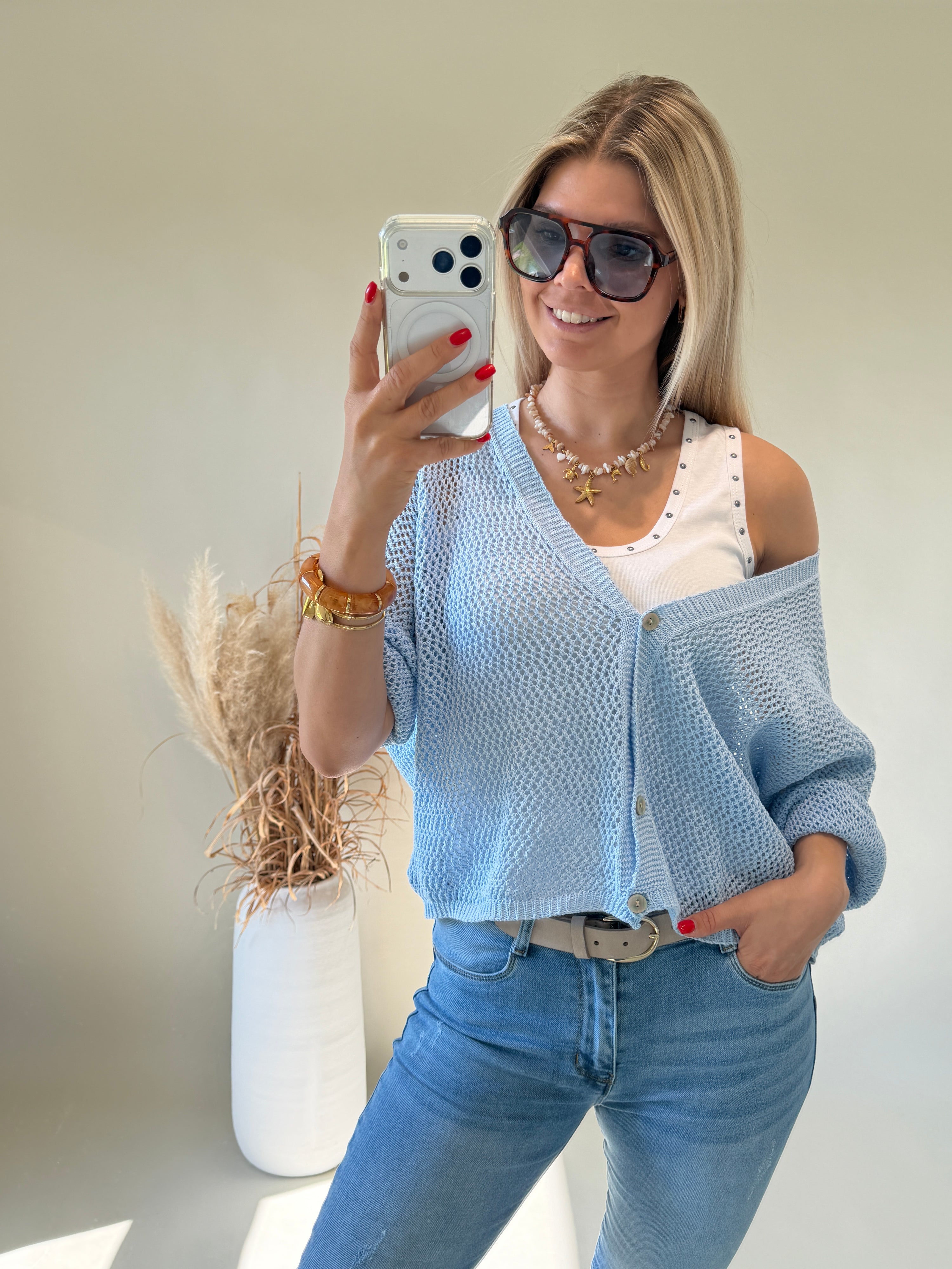 Strickjacke in Hellblau ( Häkeloptik )