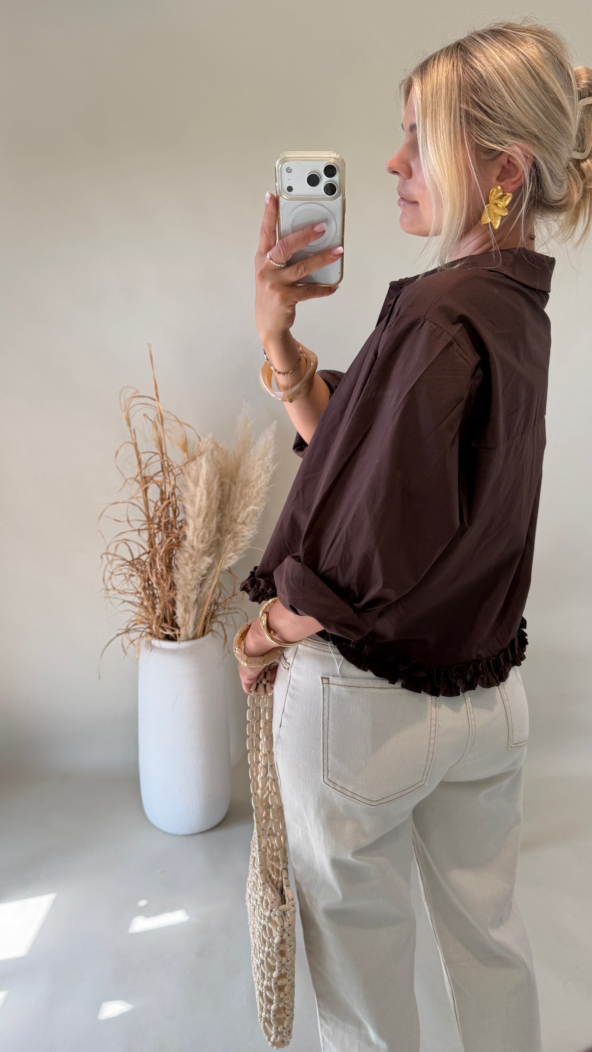 Bluse in Schokobraun mit Rüschen unten