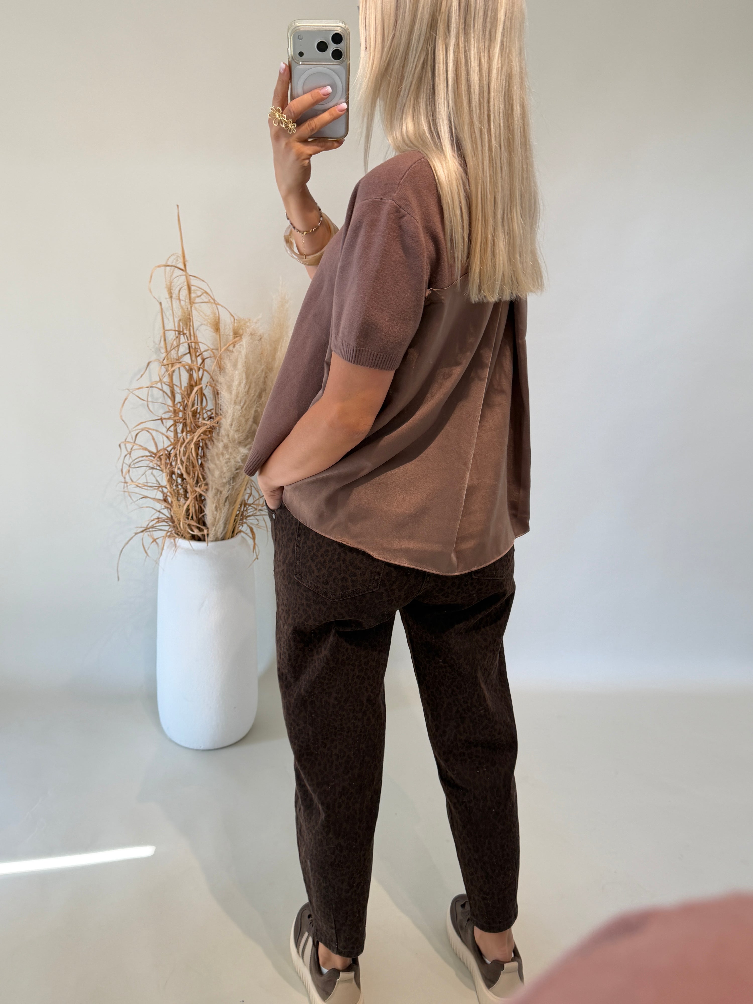 Shirt in Feinstrick mit Seidenrücken in Schokobraun