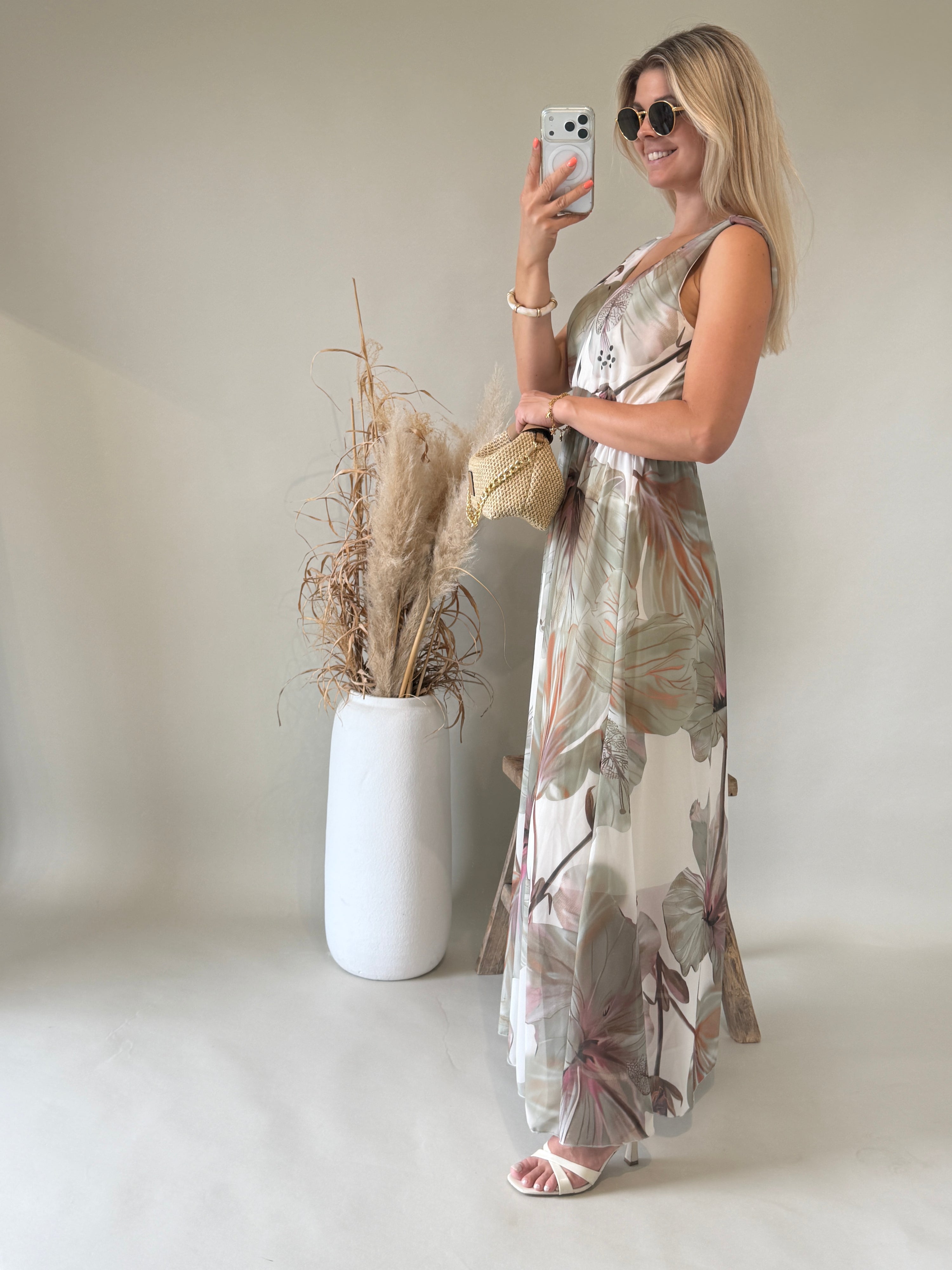 Kleid in Olivgrün ( Bunt mit Blumenmuster )