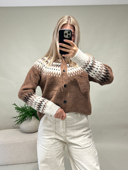 Strickjacke in Zimt/Wollweiß/Schwarz