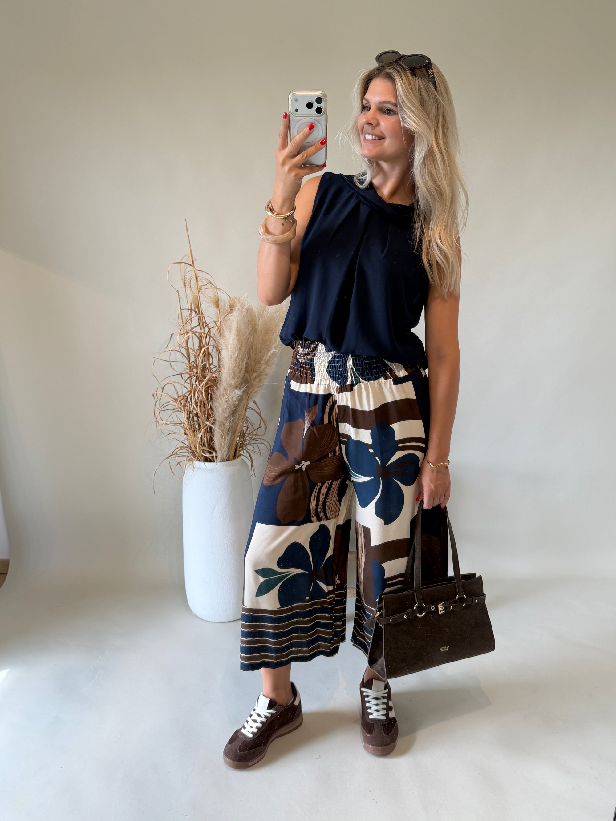 Bluse in Dunkelblau ( ärmellos )