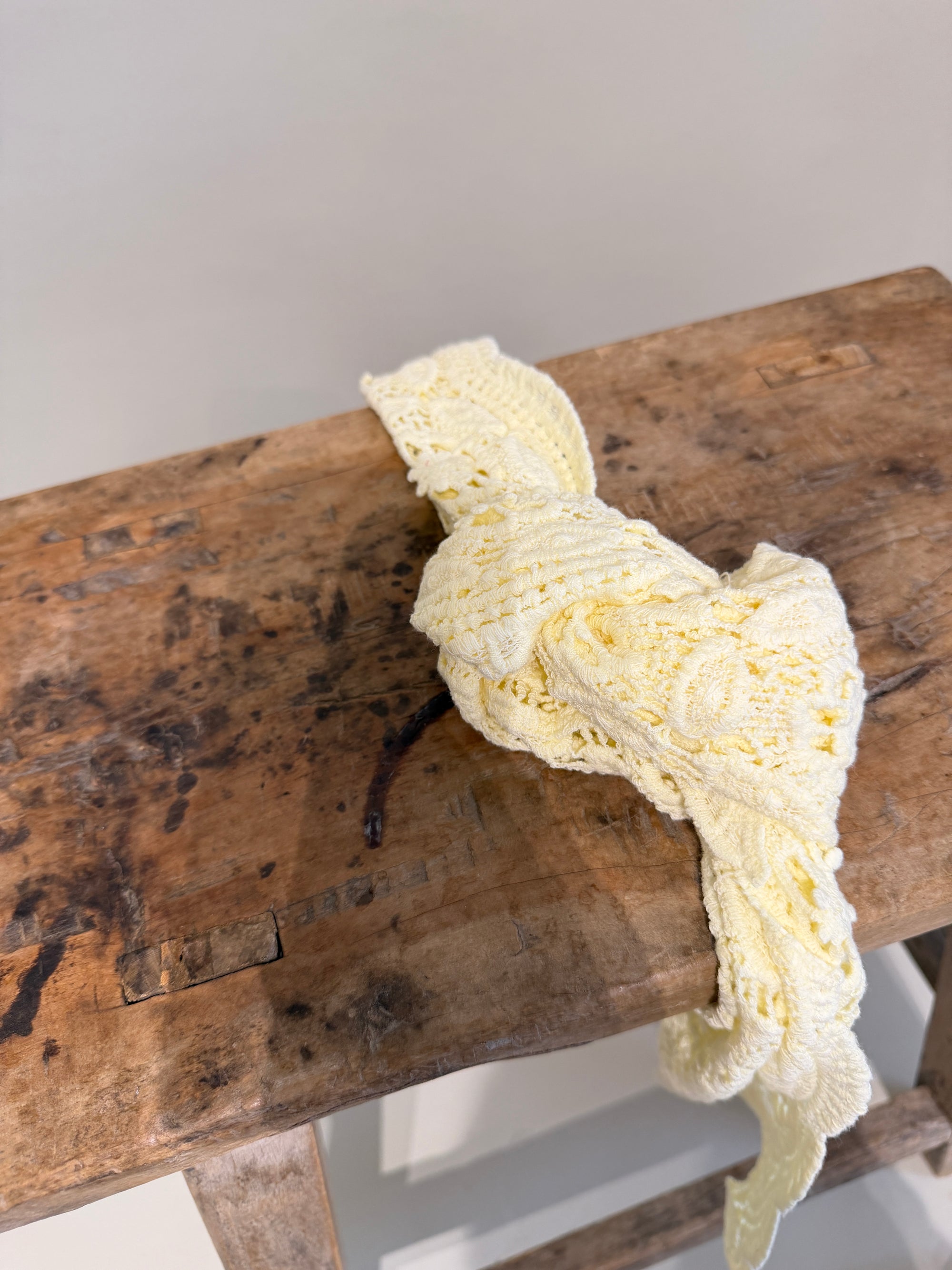 Tuch in Vanillegelb aus Bohospitze