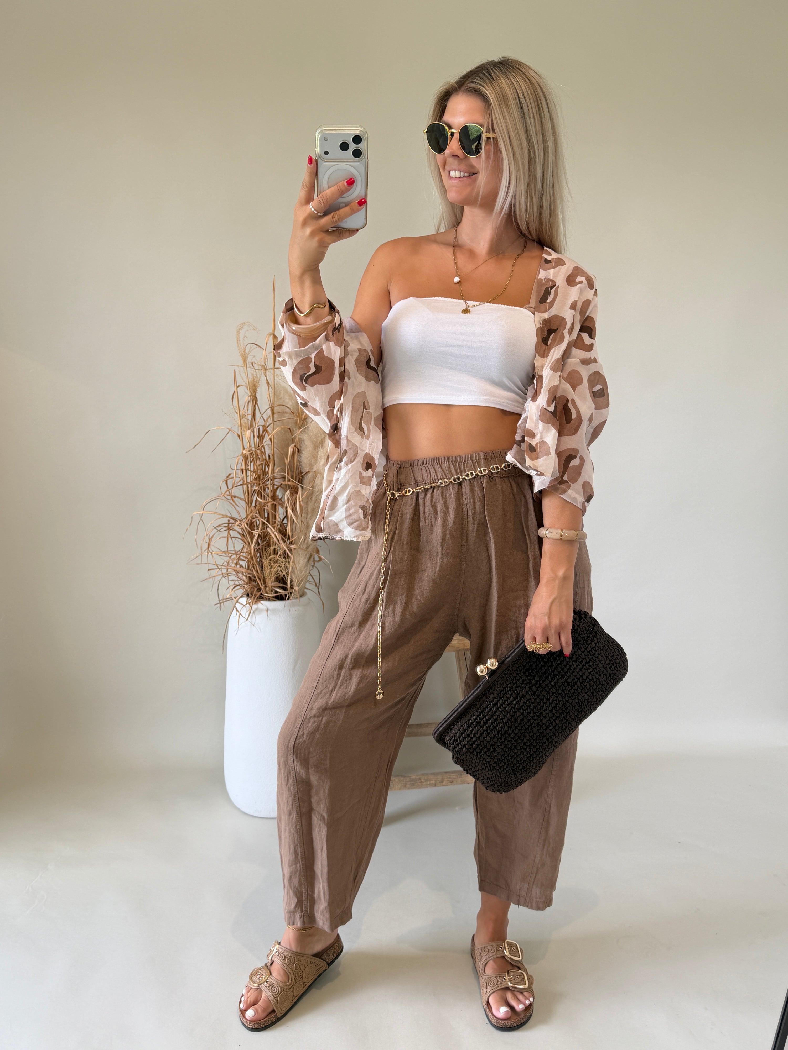 Bluse in Beige mit Leomuster in Zimt / Dunkelbraun